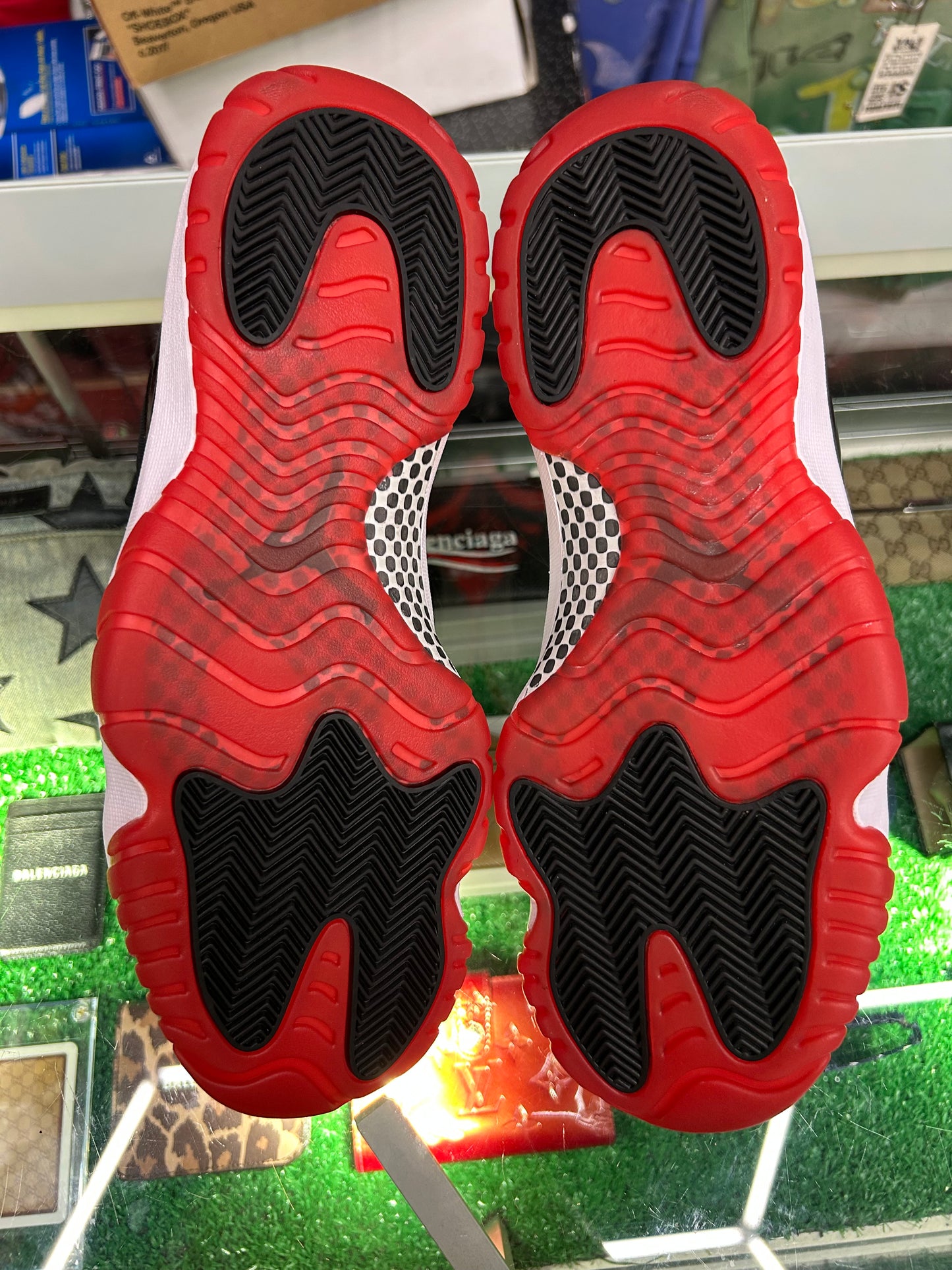 JORDAN 11 PLAYOFF BRED (PRE-OWNED W/ BOX)