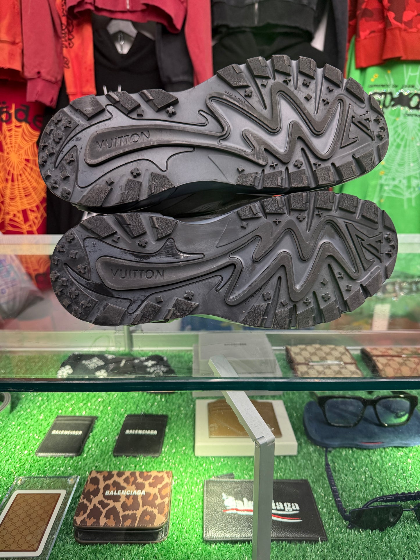 LOUIS VUITTON LV TATIC RUNNER SNEAKER (PRE-OWNED NO BOX)