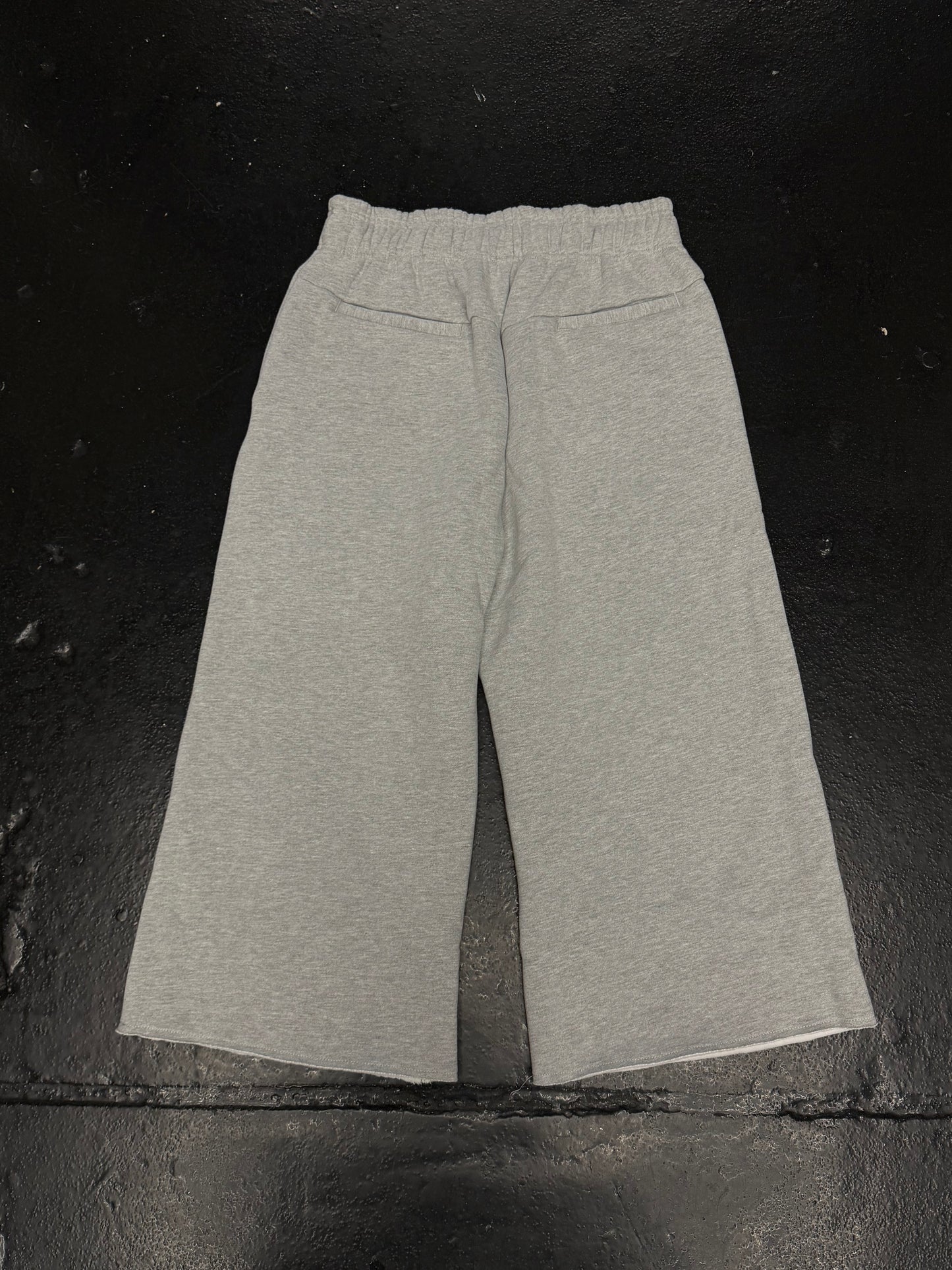 HAPPY MEMORIES DON’T DIE HMDD 3/4 SWEAT SHORTS (BRAND NEW)