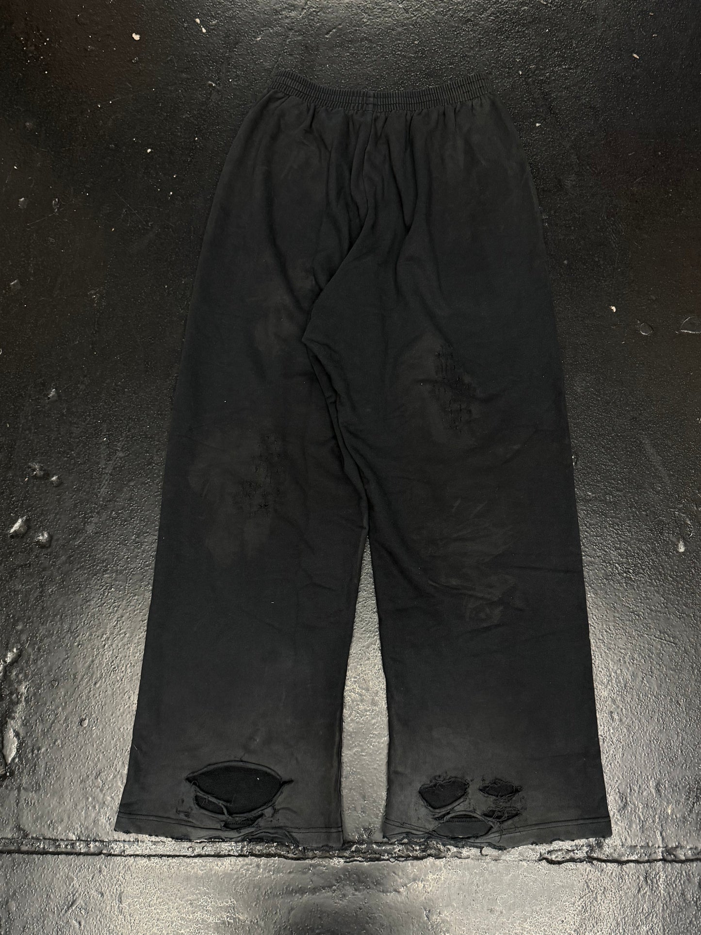BALENCIAGA BLACK MANCHESTER UNITED MUD SHOW SWEATPANTS (PRE-OWNED)