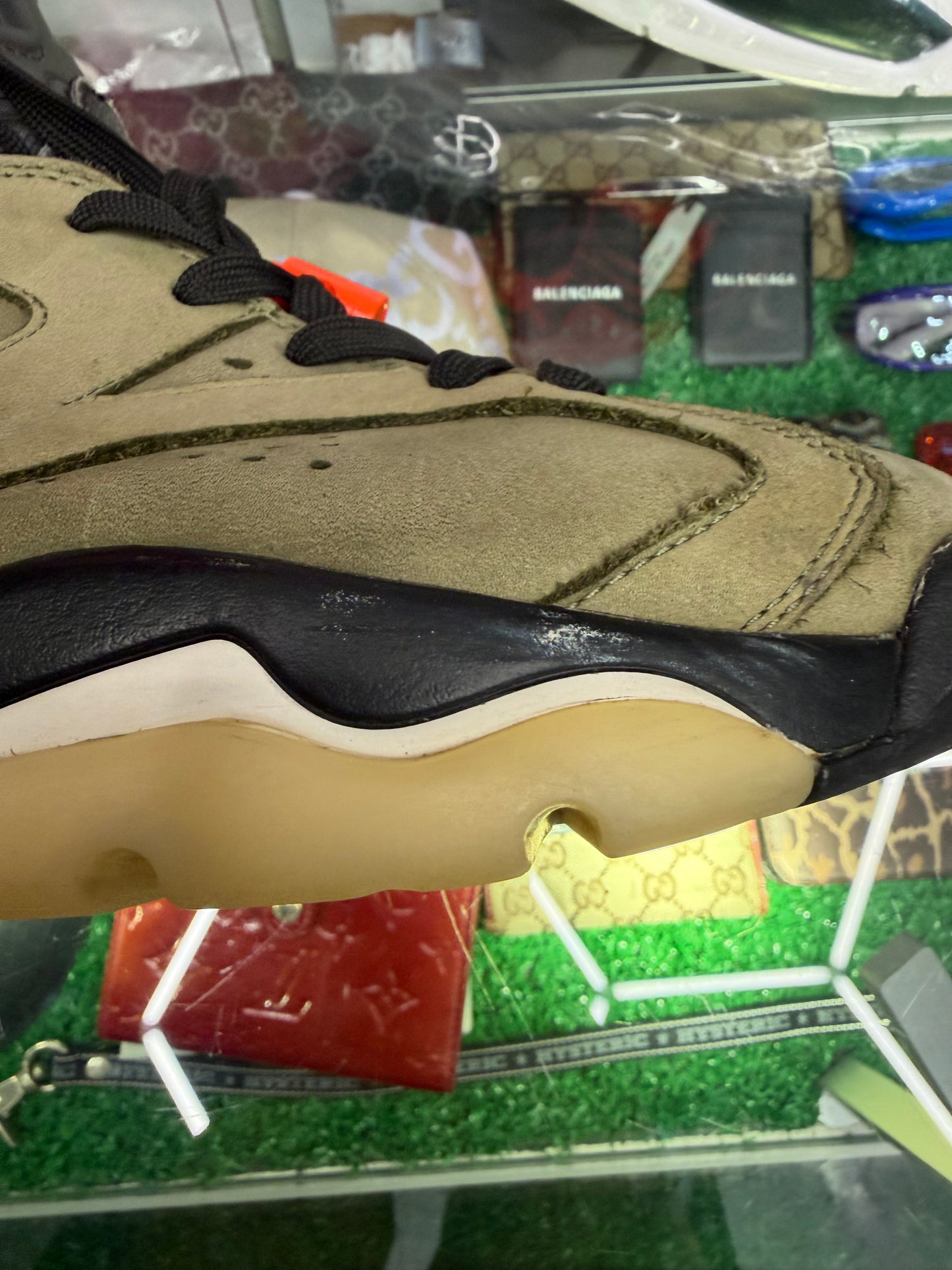 JORDAN 6 TRAVIS SCOTT OLIVE (PRE-OWNED W/ BOX)