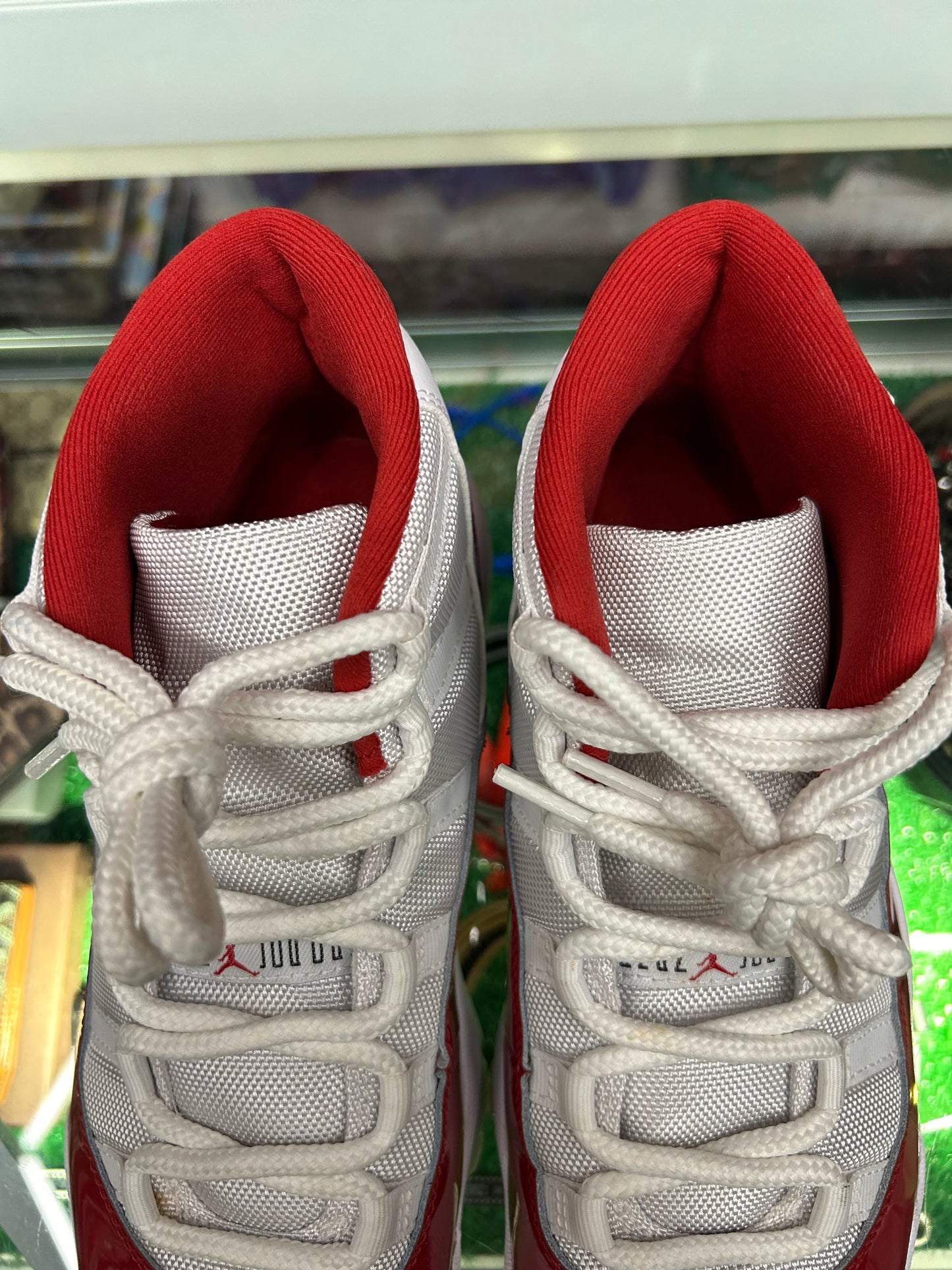JORDAN 11 CHERRY (PRE-OWNED W/ BOX)