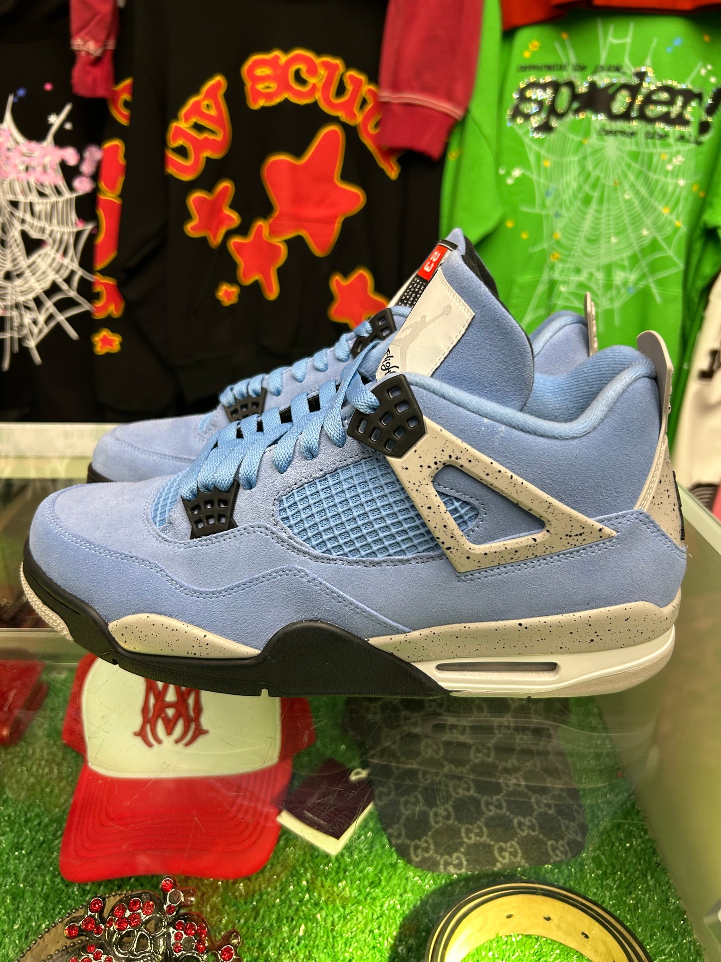JORDAN 4 RETRO UNIVERSITY BLUE (PRE-OWNED W/ BOX)