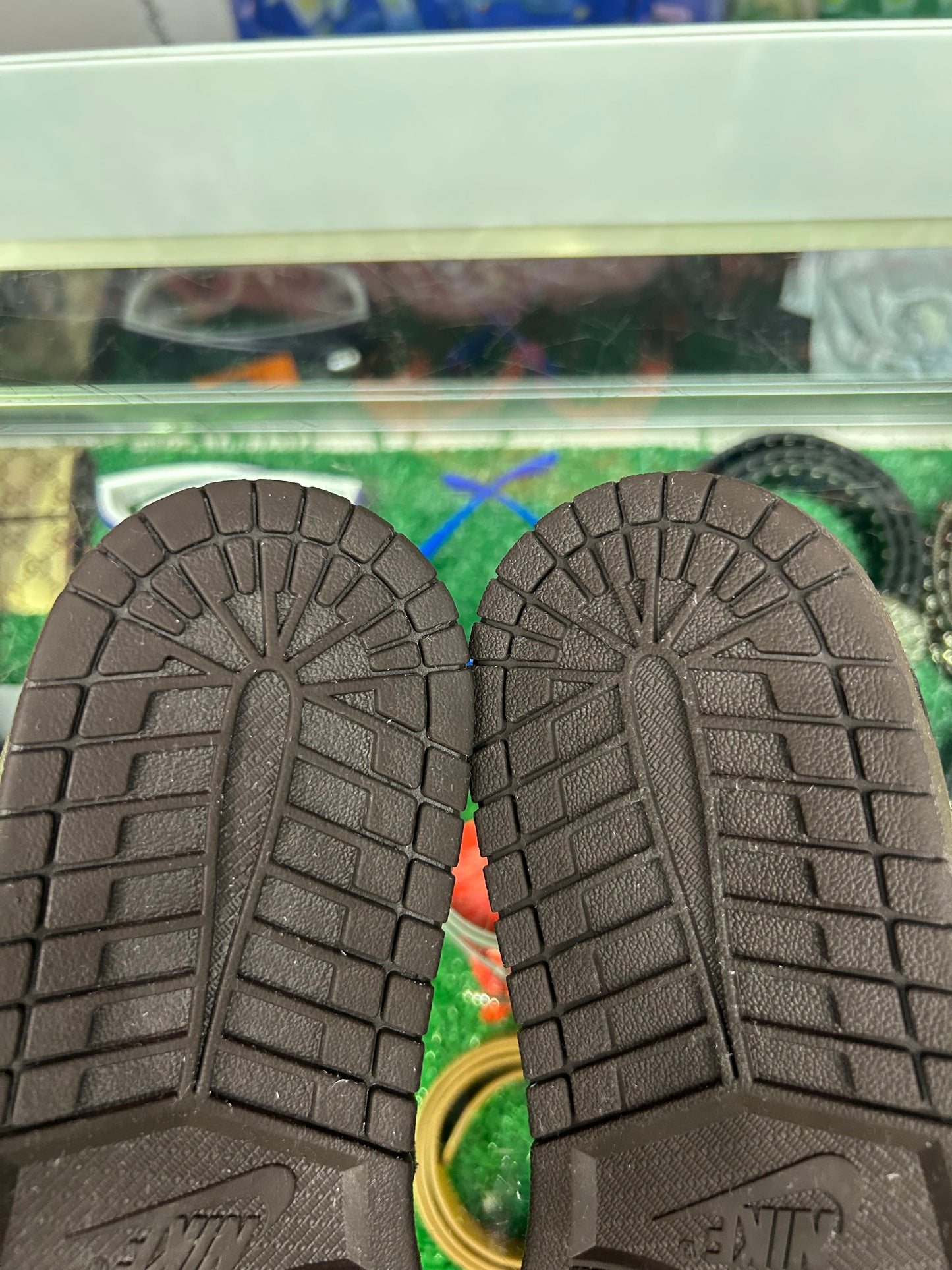 TRAVIS SCOTT JORDAN 1 LOW VELVET BROWN (PRE-OWNED W/ BOX)
