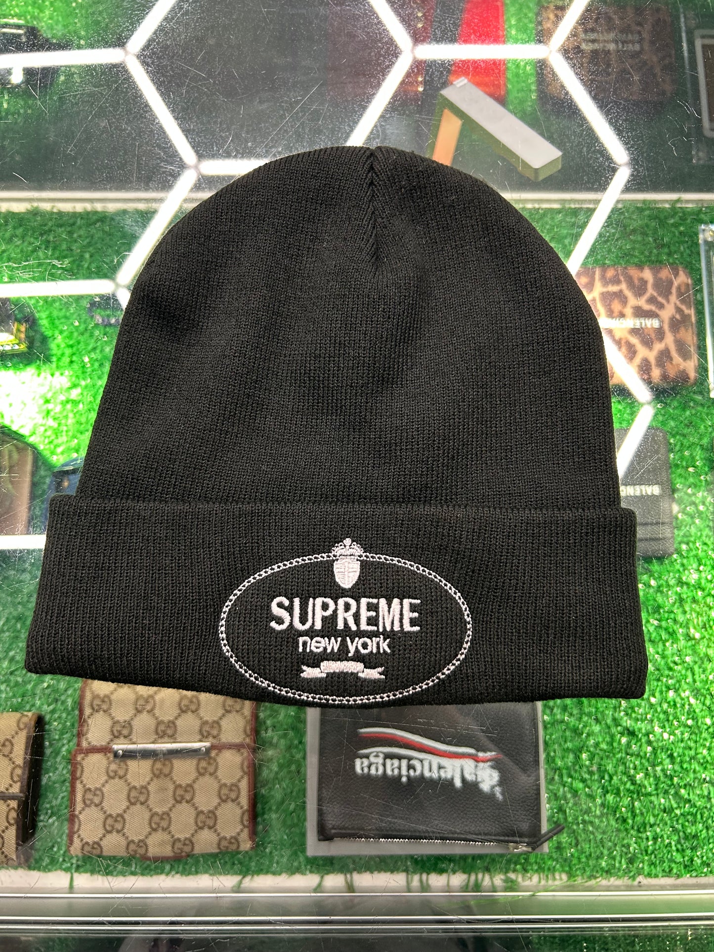SUPREME CREST BEANIE BLACK (PRE-OWNED)