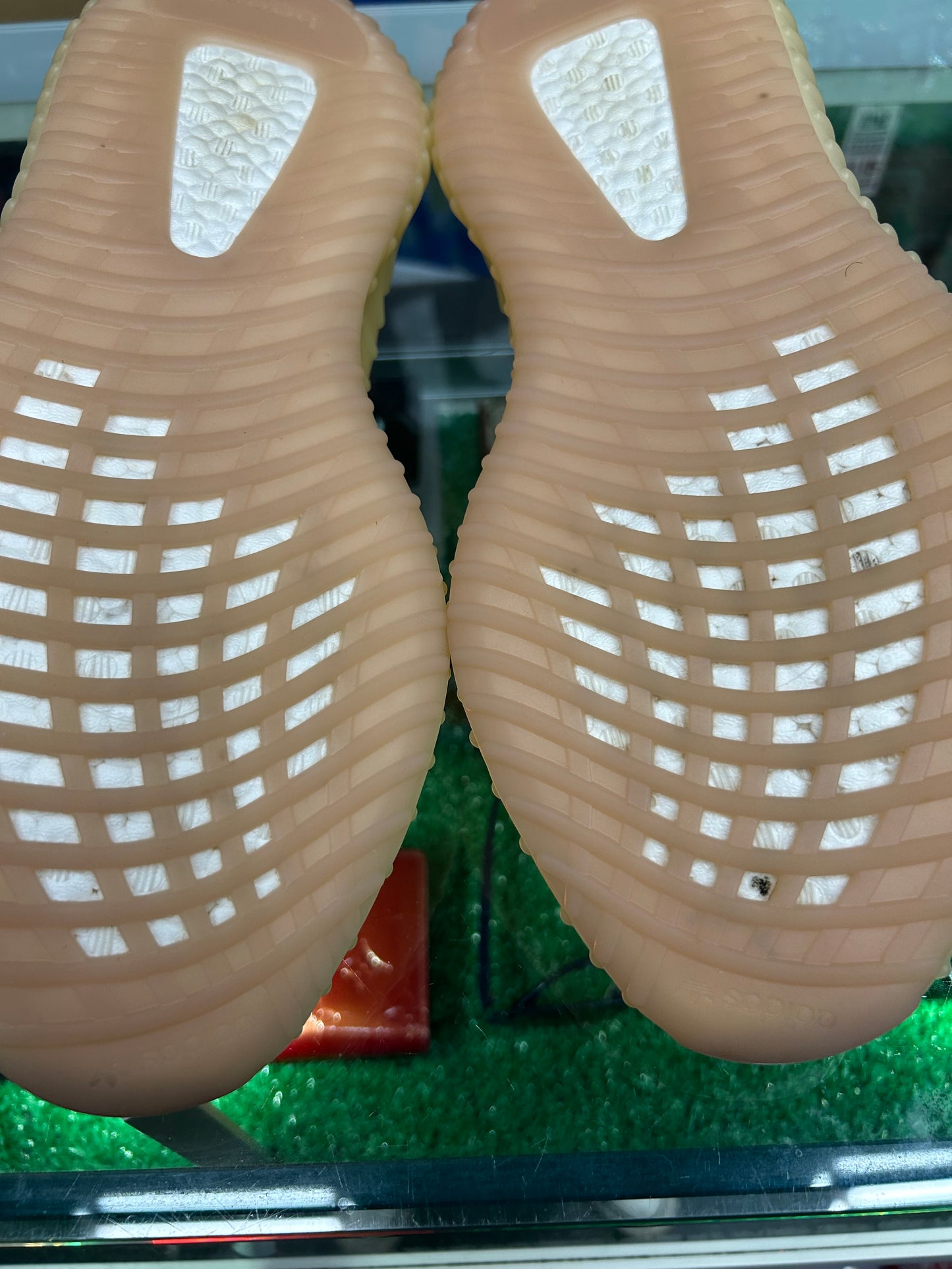 YEEZY 350 V2 LINEN (PRE-OWNED W/ BOX)