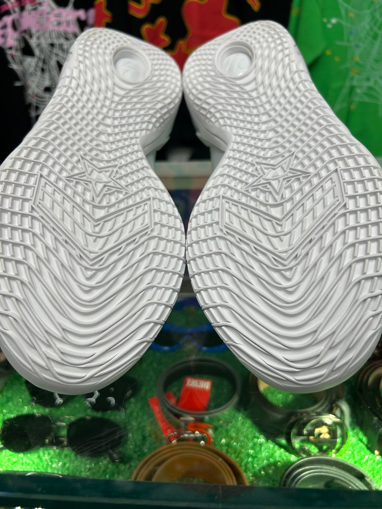 SHAI 001 WHITE (PRE-OWNED W/ BOX)