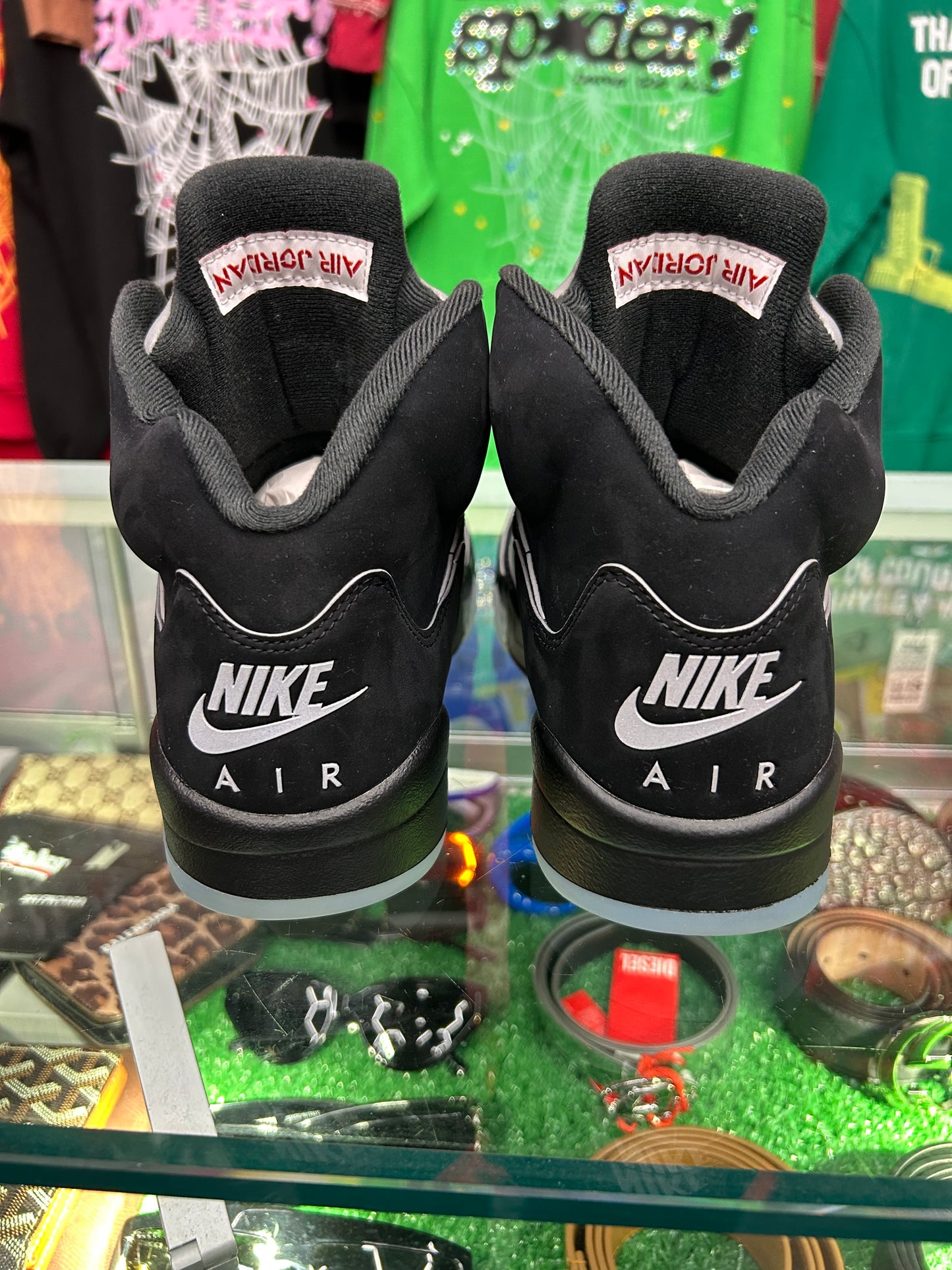 JORDAN 5 BLACK METALLIC (PRE-OWNED W/ BOX)