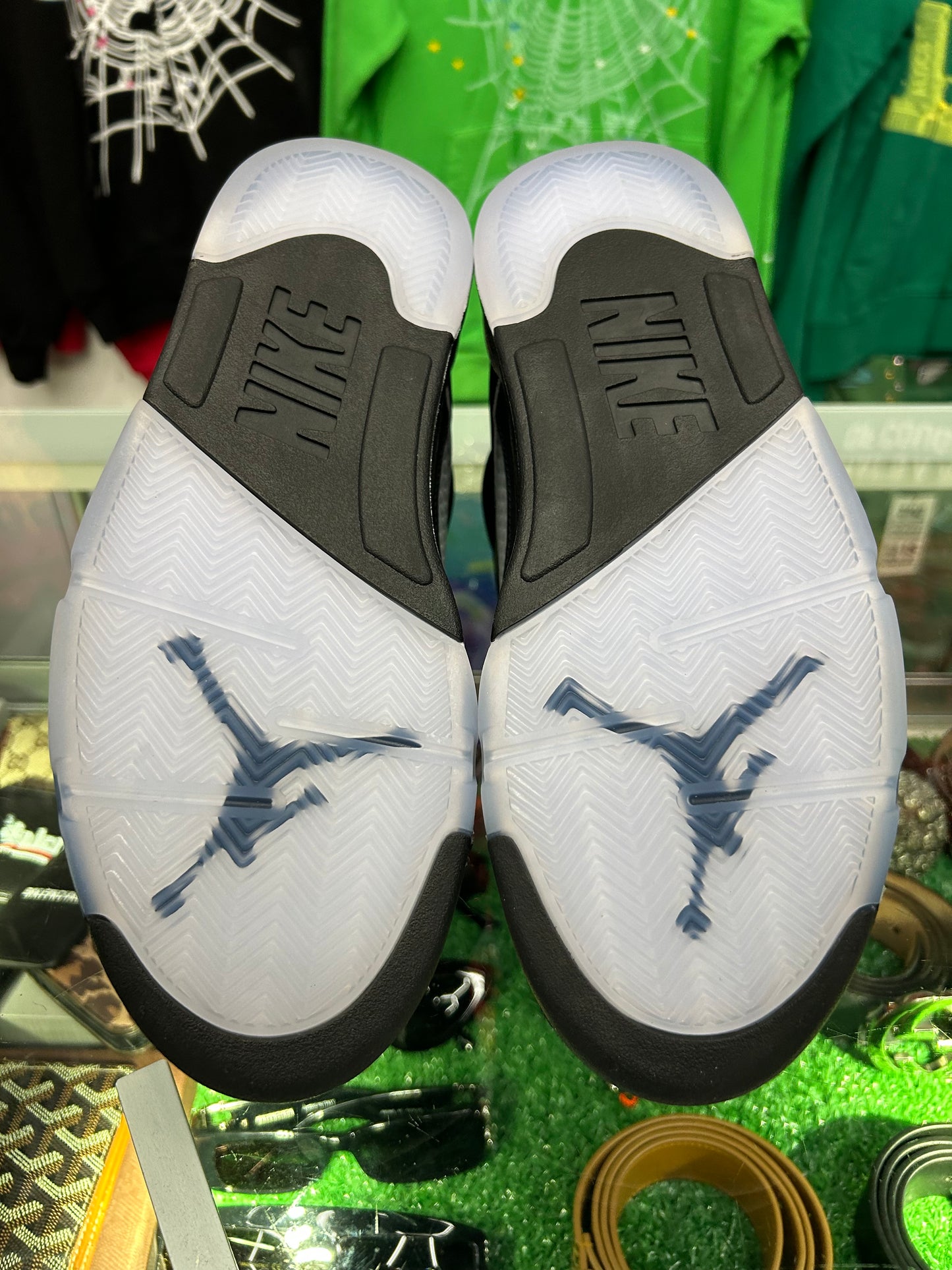 JORDAN 5 BLACK METALLIC (PRE-OWNED W/ BOX)