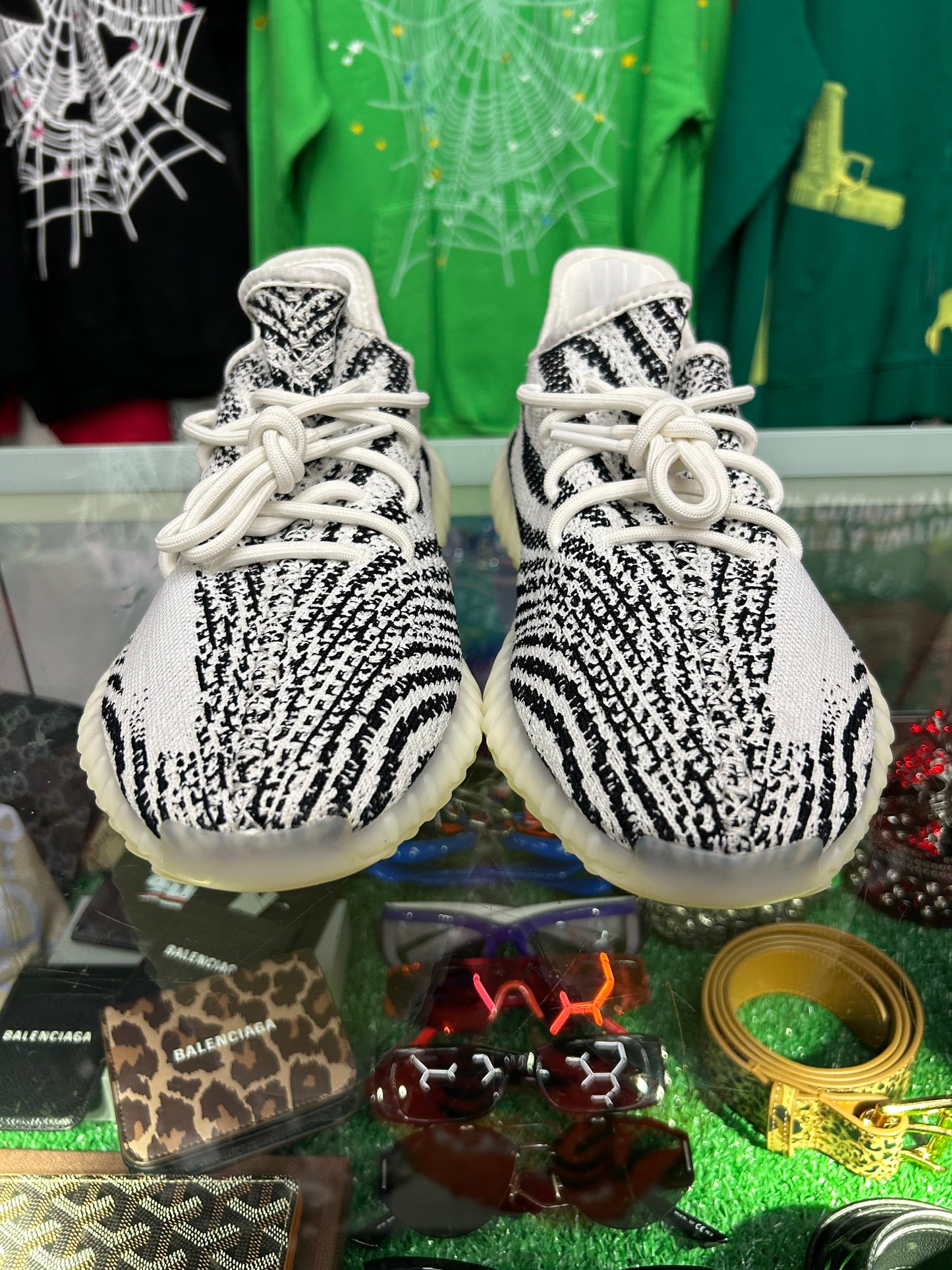 YEEZY 350 ZEBRA (PRE-OWNED W/ BOX)