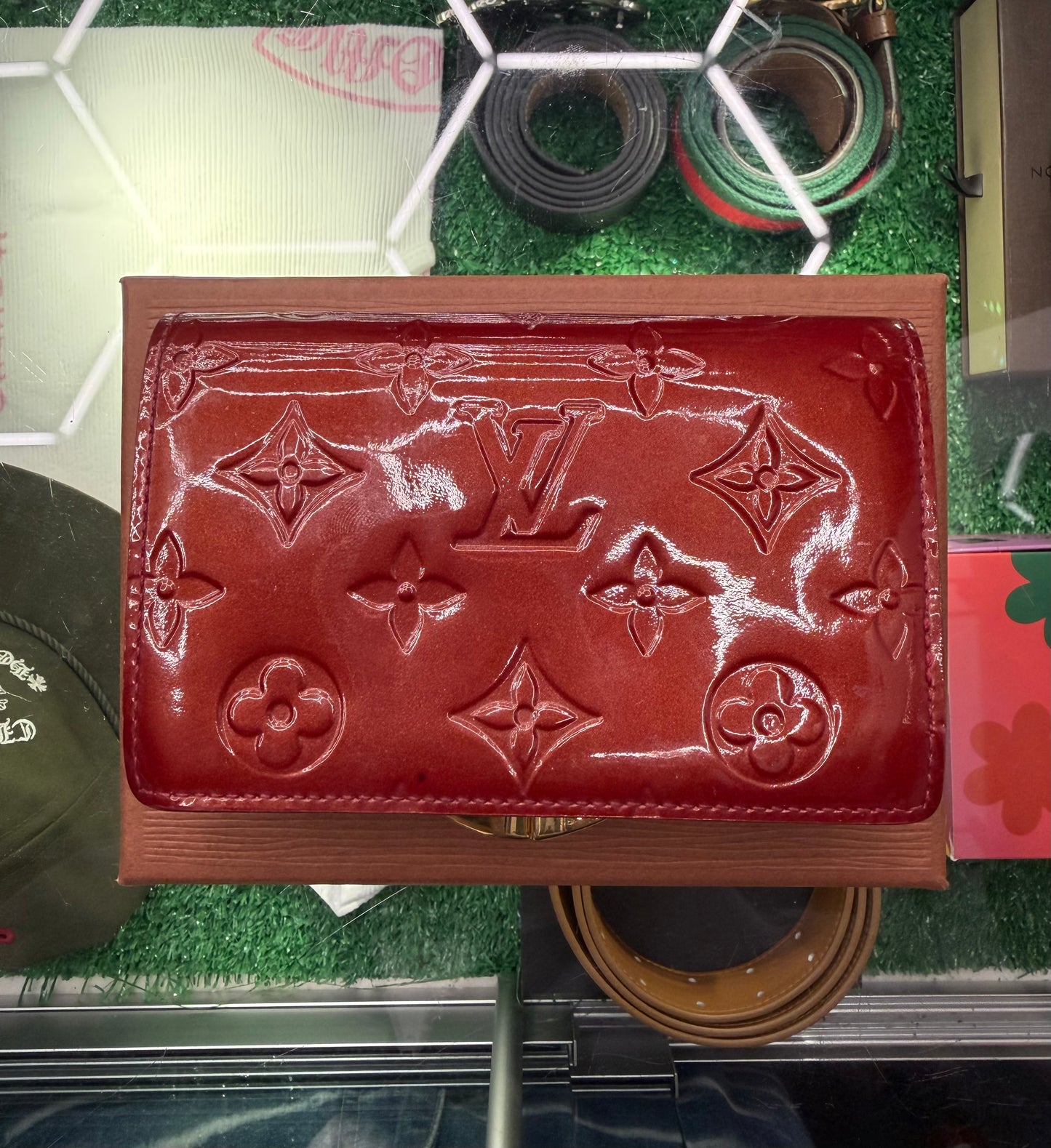 LOUIS VUITTON VERNIS PORTEFEUILLE VIENNOIS KISS LOCK BI FOLD WALLET RED (PRE-OWNED W/ BOX)