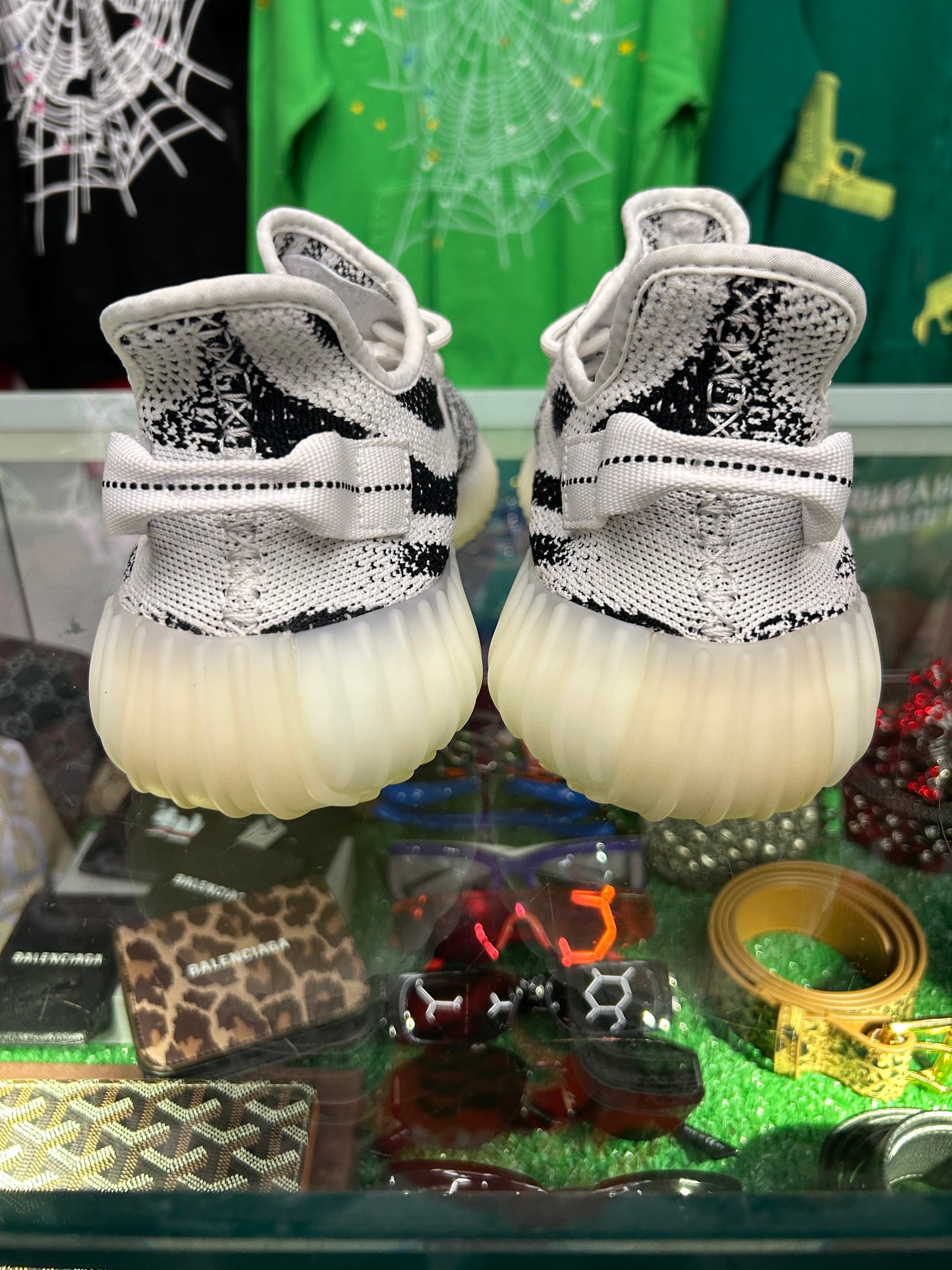 YEEZY 350 ZEBRA (PRE-OWNED W/ BOX)