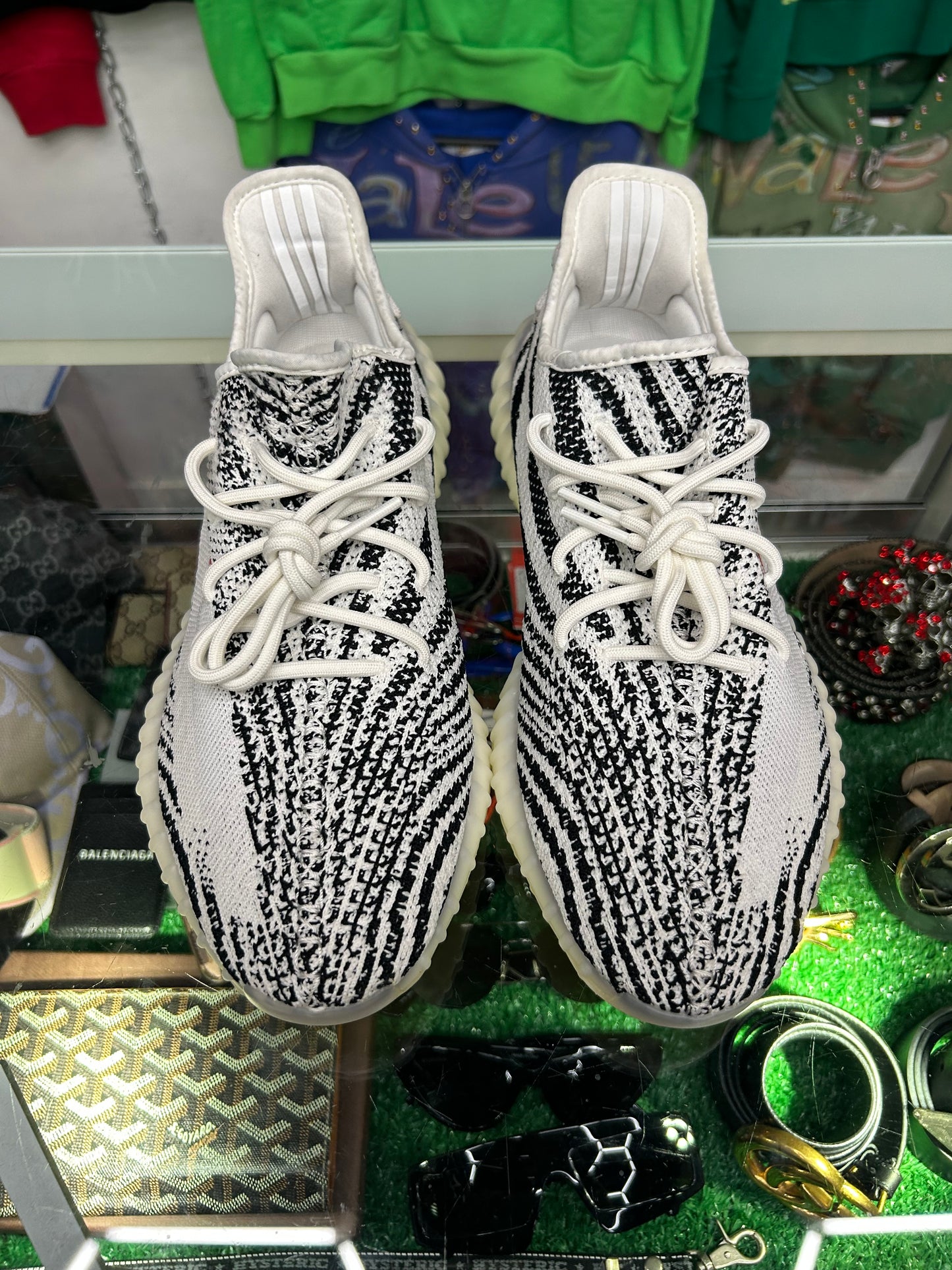 YEEZY 350 ZEBRA (PRE-OWNED W/ BOX)