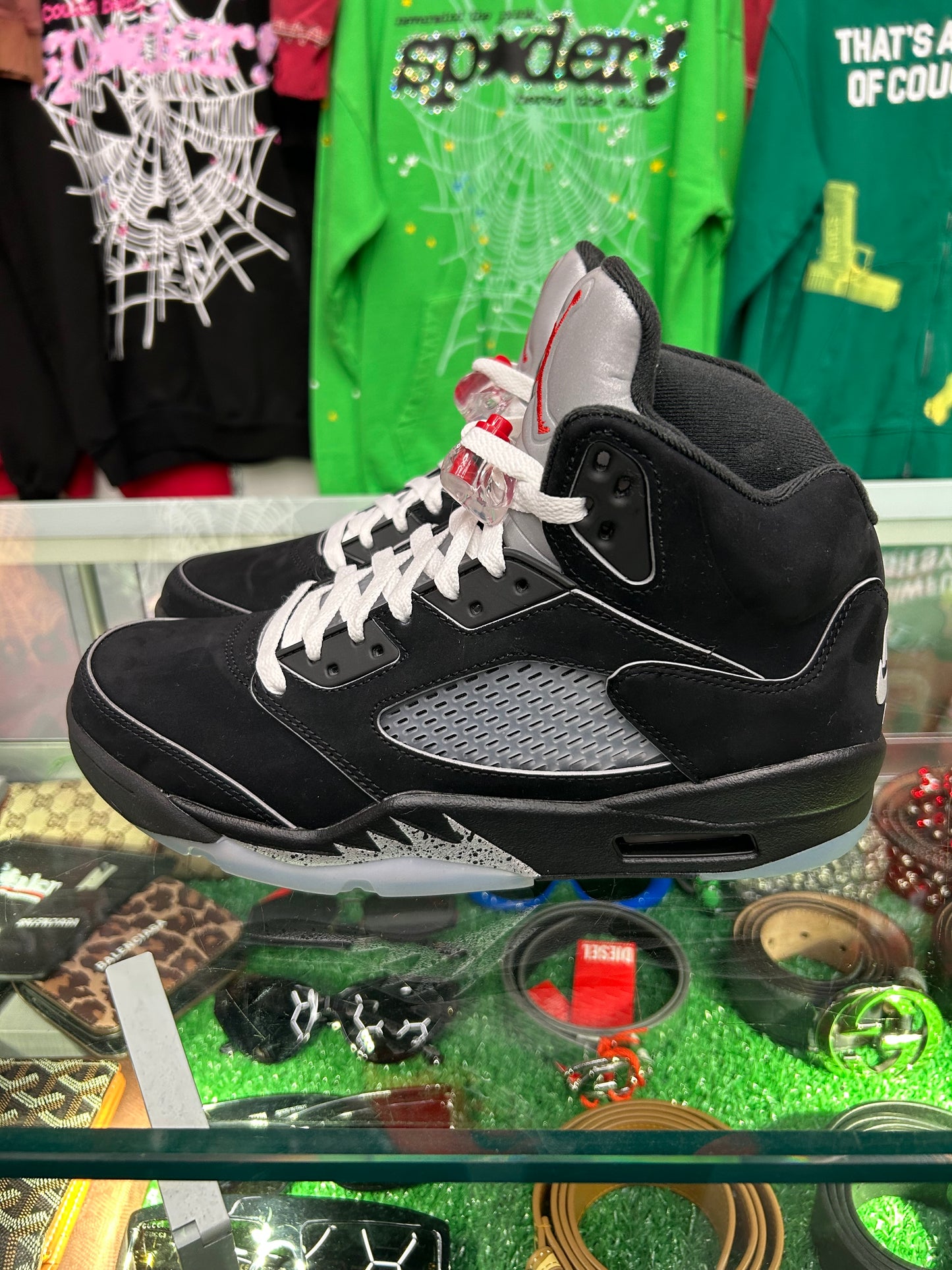 JORDAN 5 BLACK METALLIC (PRE-OWNED W/ BOX)