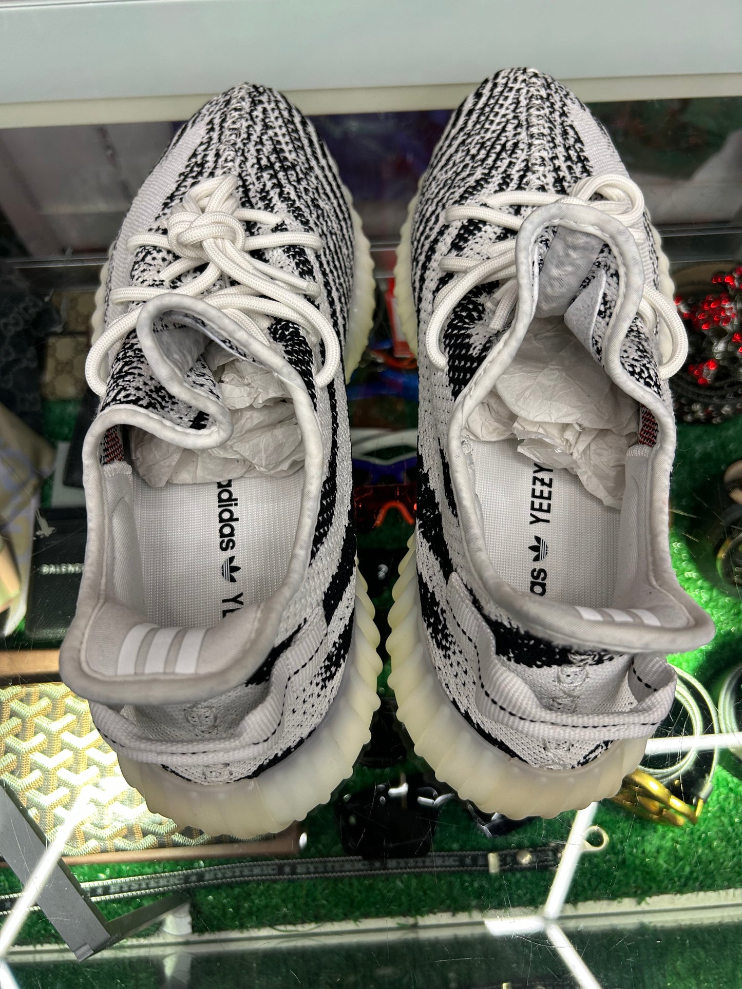 YEEZY 350 ZEBRA (PRE-OWNED W/ BOX)