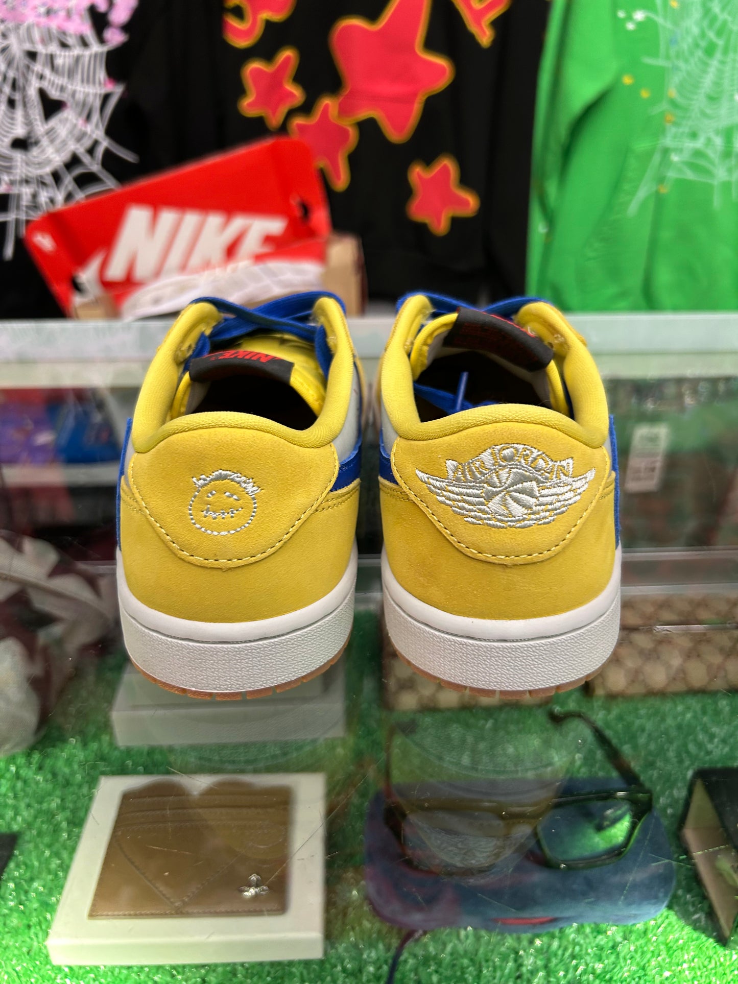 TRAVIS SCOTT X JORDAN 1 LOW CANARY (PRE-OWNED W/ BOX)