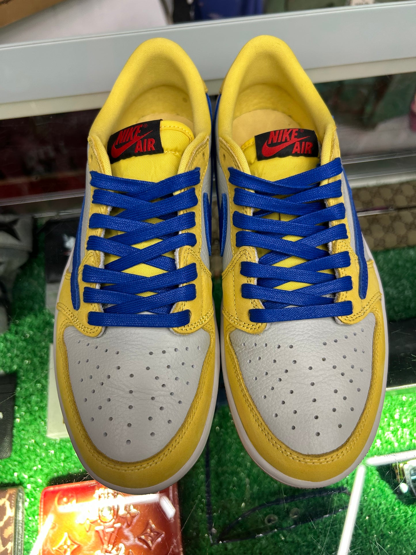 TRAVIS SCOTT X JORDAN 1 LOW CANARY (PRE-OWNED W/ BOX)