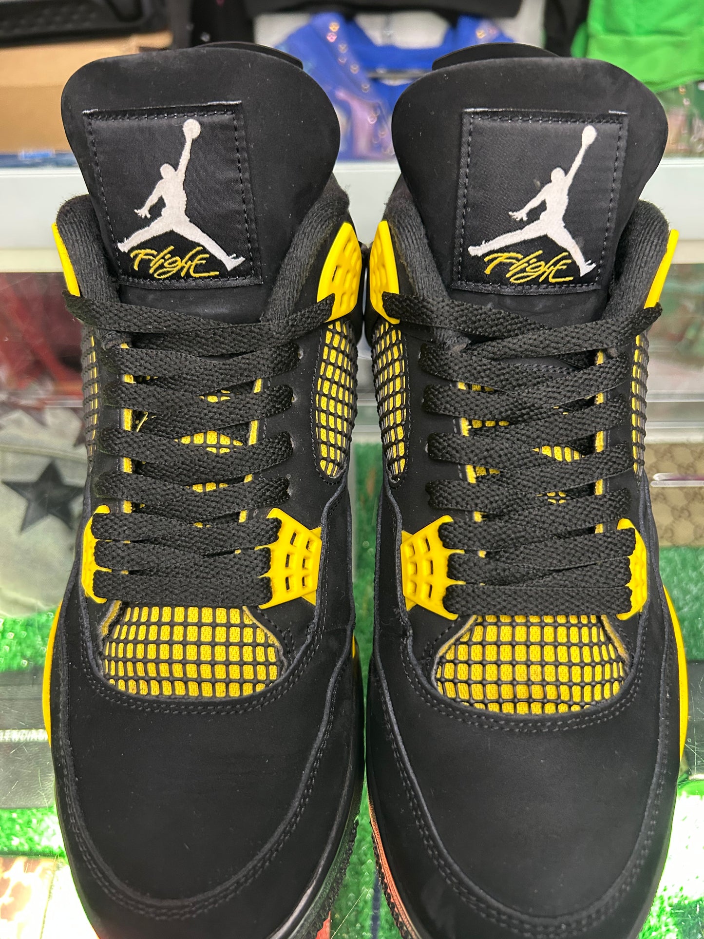 JORDAN 4 RETRO THUNDER  (PRE-OWNED W/ BOX)