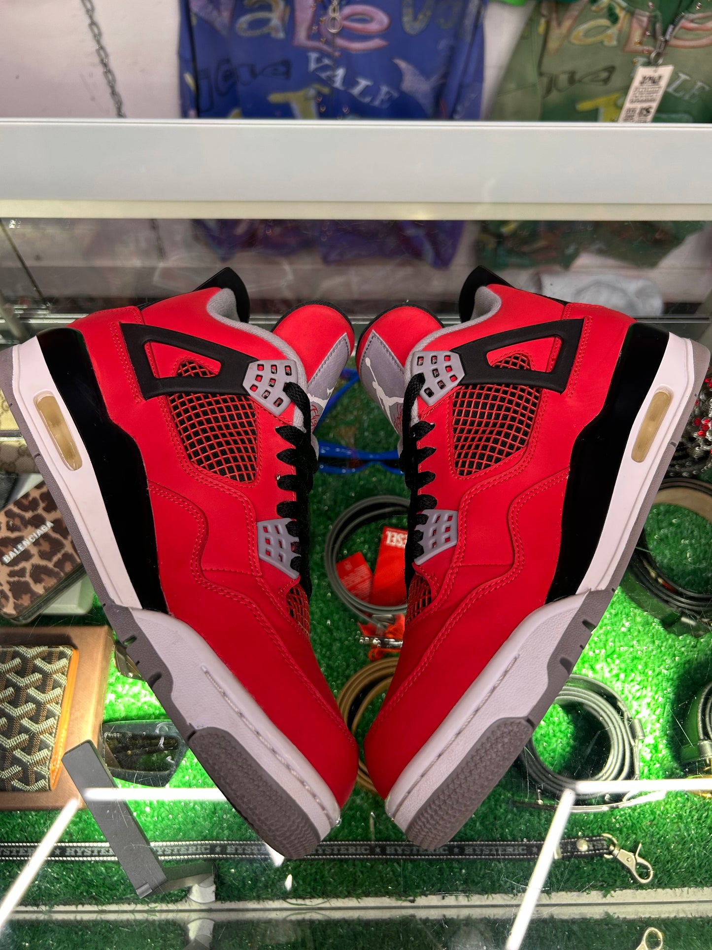 JORDAN 4 TORO BRAVO (PRE-OWNED W/ BOX)