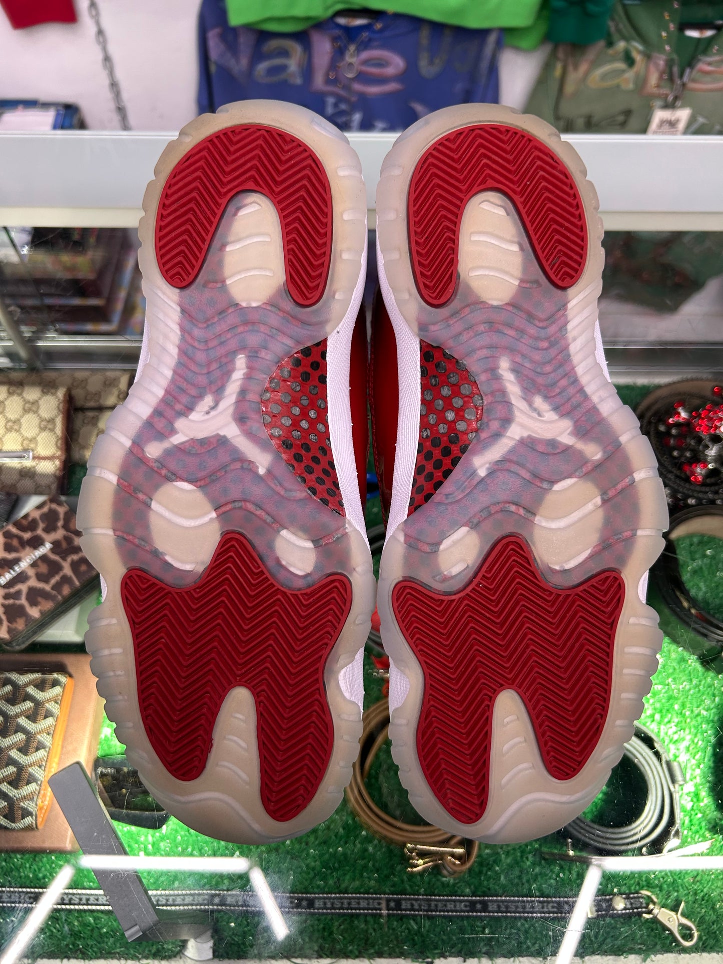 JORDAN 11 CHERRY (PRE-OWNED W/ BOX)