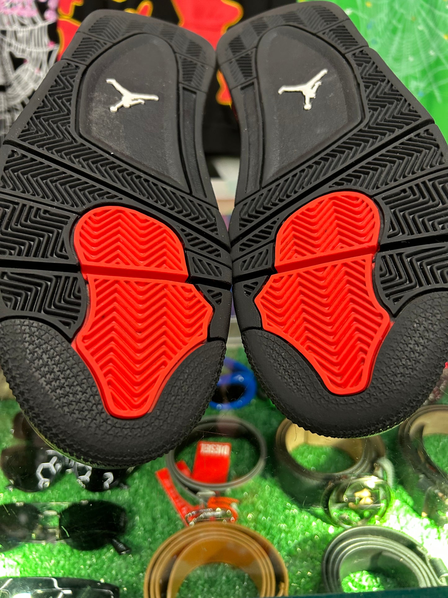 JORDAN 4 RED THUNDER (PRE-OWNED W/BOX)