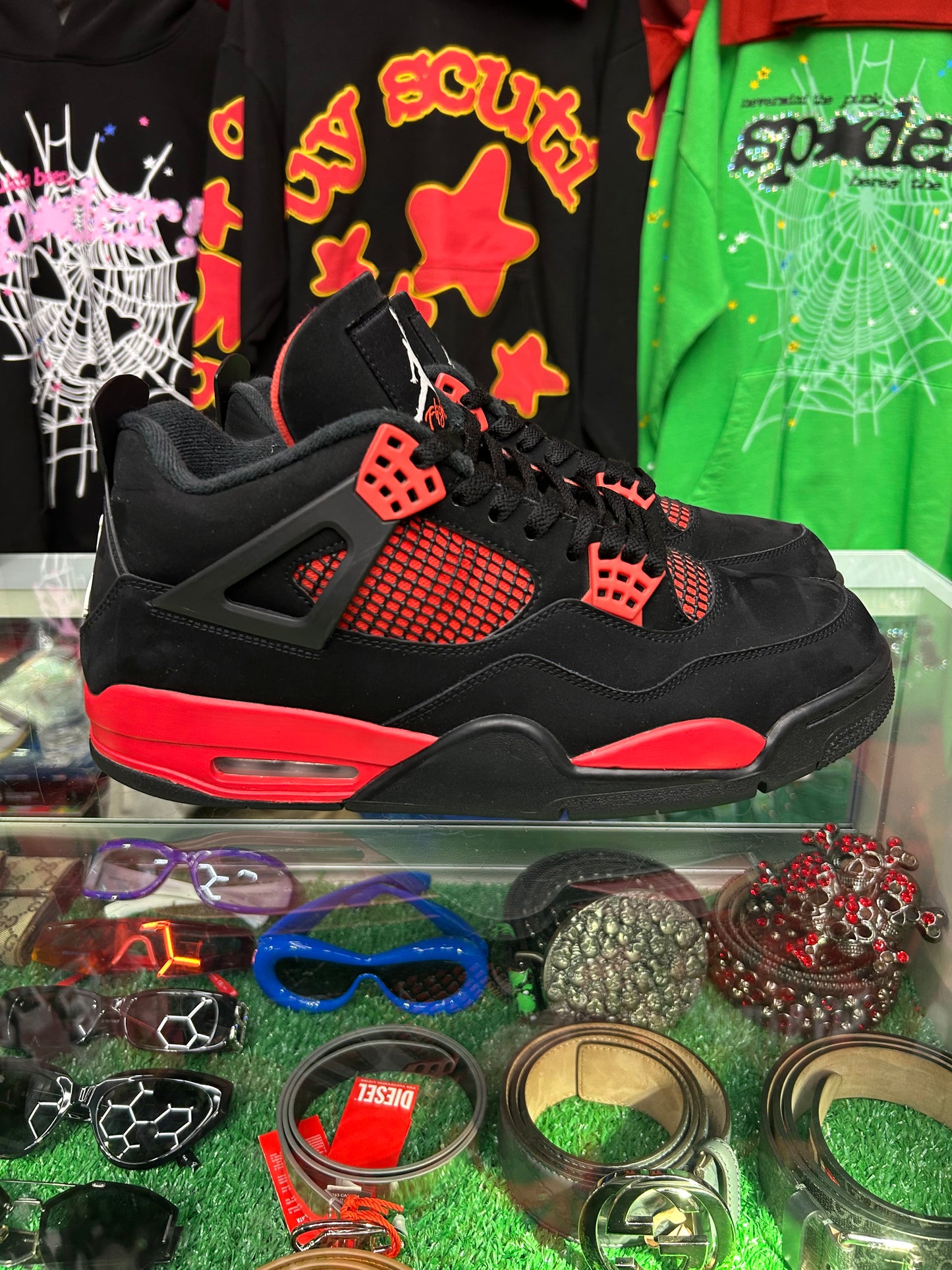 JORDAN 4 RED THUNDER (PRE-OWNED W/BOX)