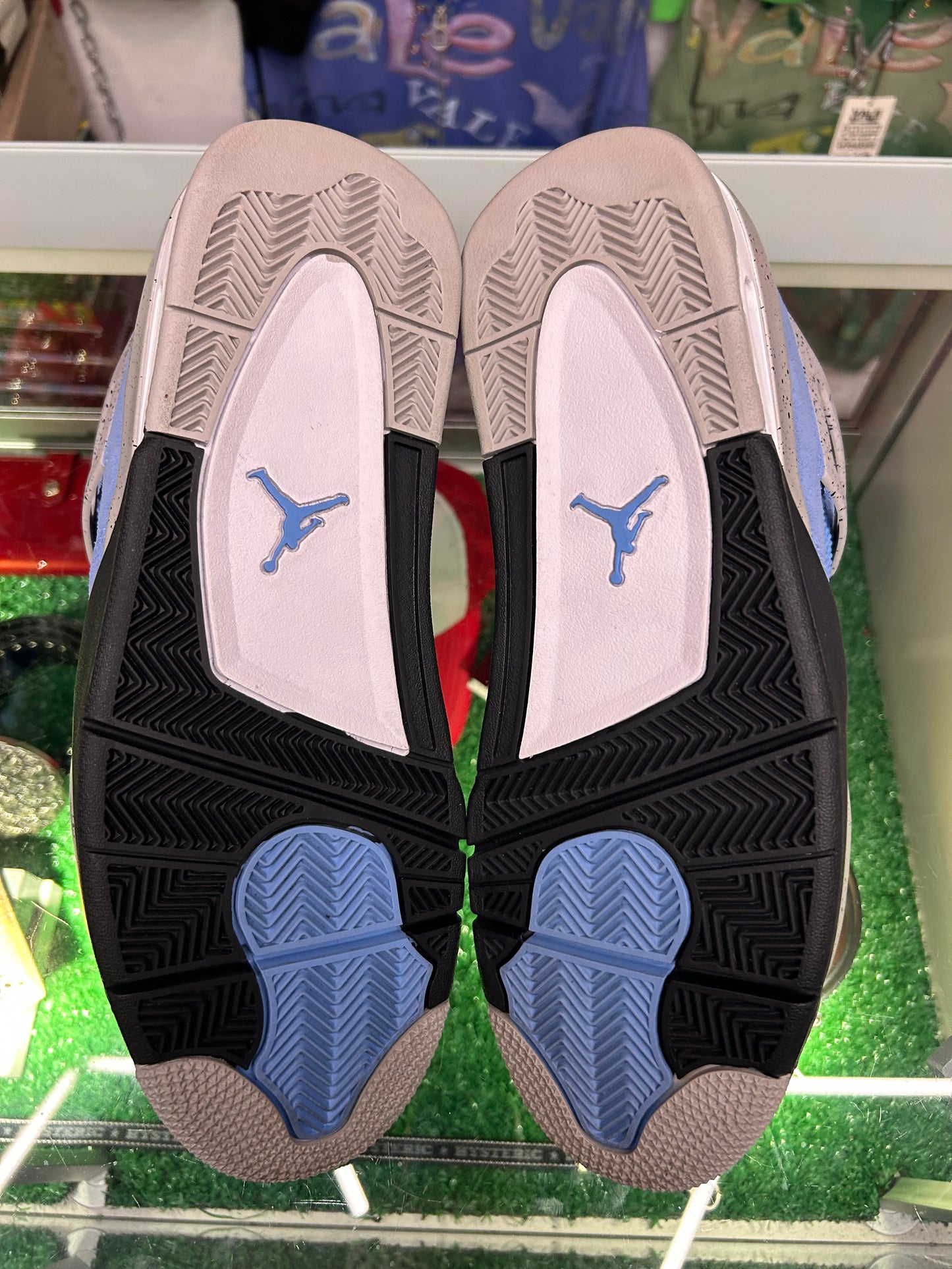 JORDAN 4 RETRO UNIVERSITY BLUE (PRE-OWNED W/ BOX)