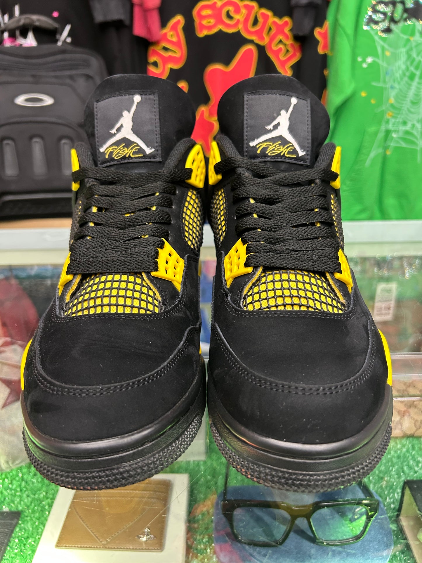 JORDAN 4 RETRO THUNDER  (PRE-OWNED W/ BOX)