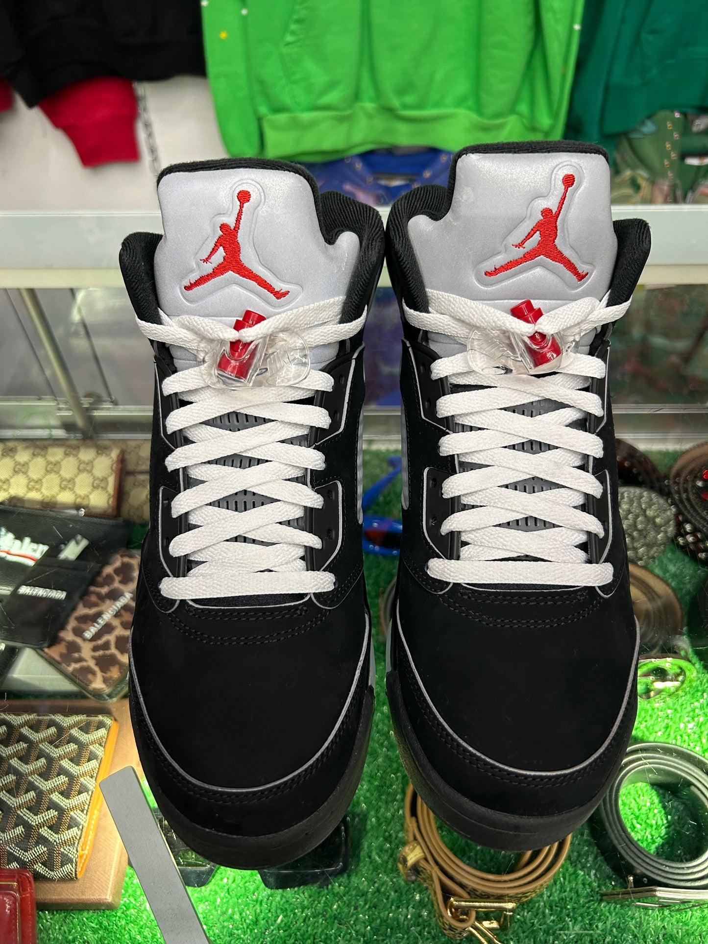 JORDAN 5 BLACK METALLIC (PRE-OWNED W/ BOX)