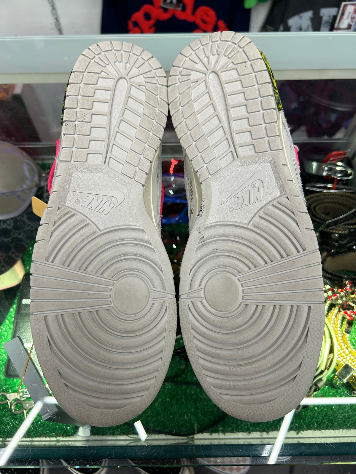 DUNK LOW OFF-WHITE LOT 17 (PRE-OWNED W/ BOX)