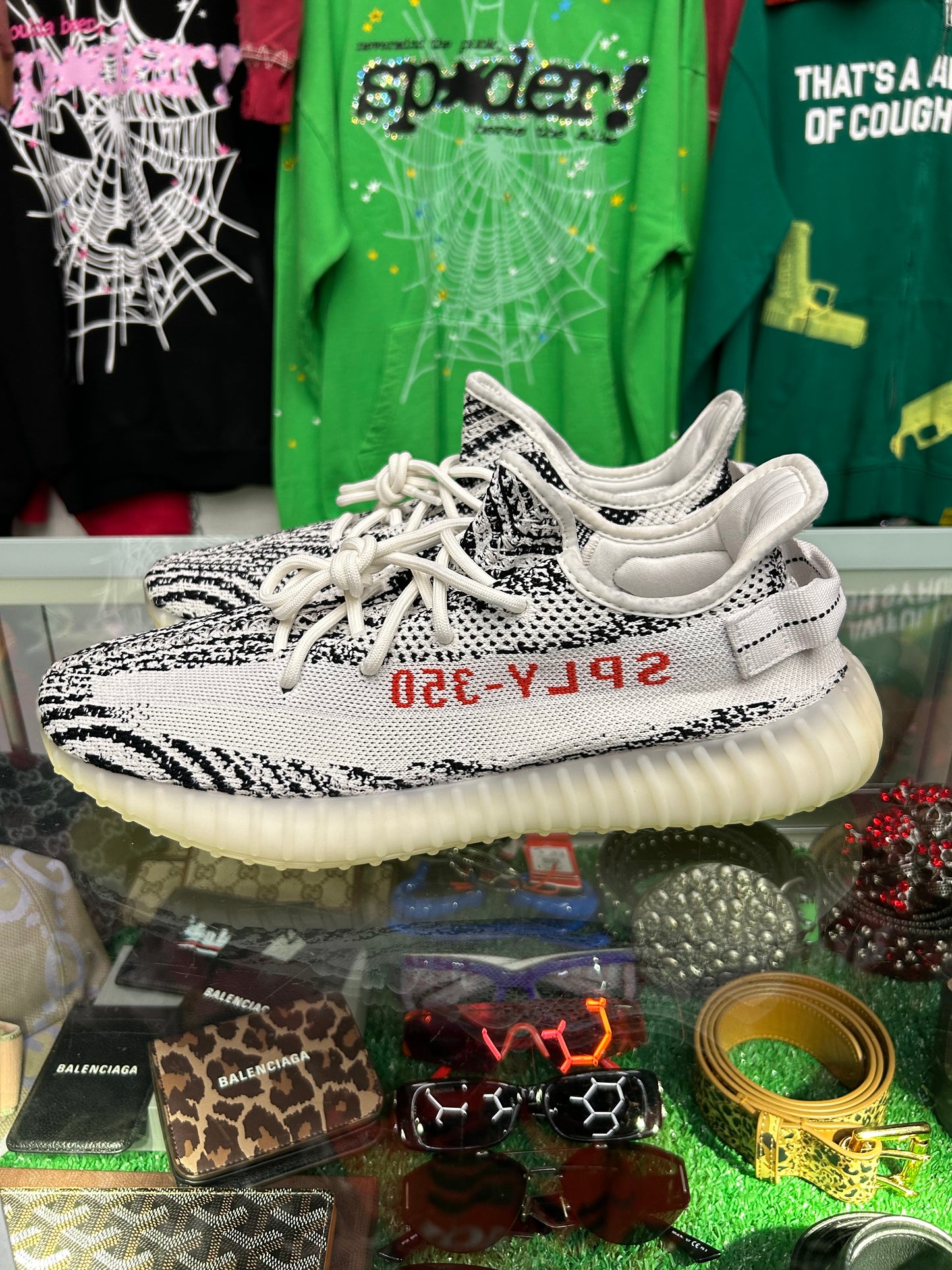YEEZY 350 ZEBRA (PRE-OWNED W/ BOX)