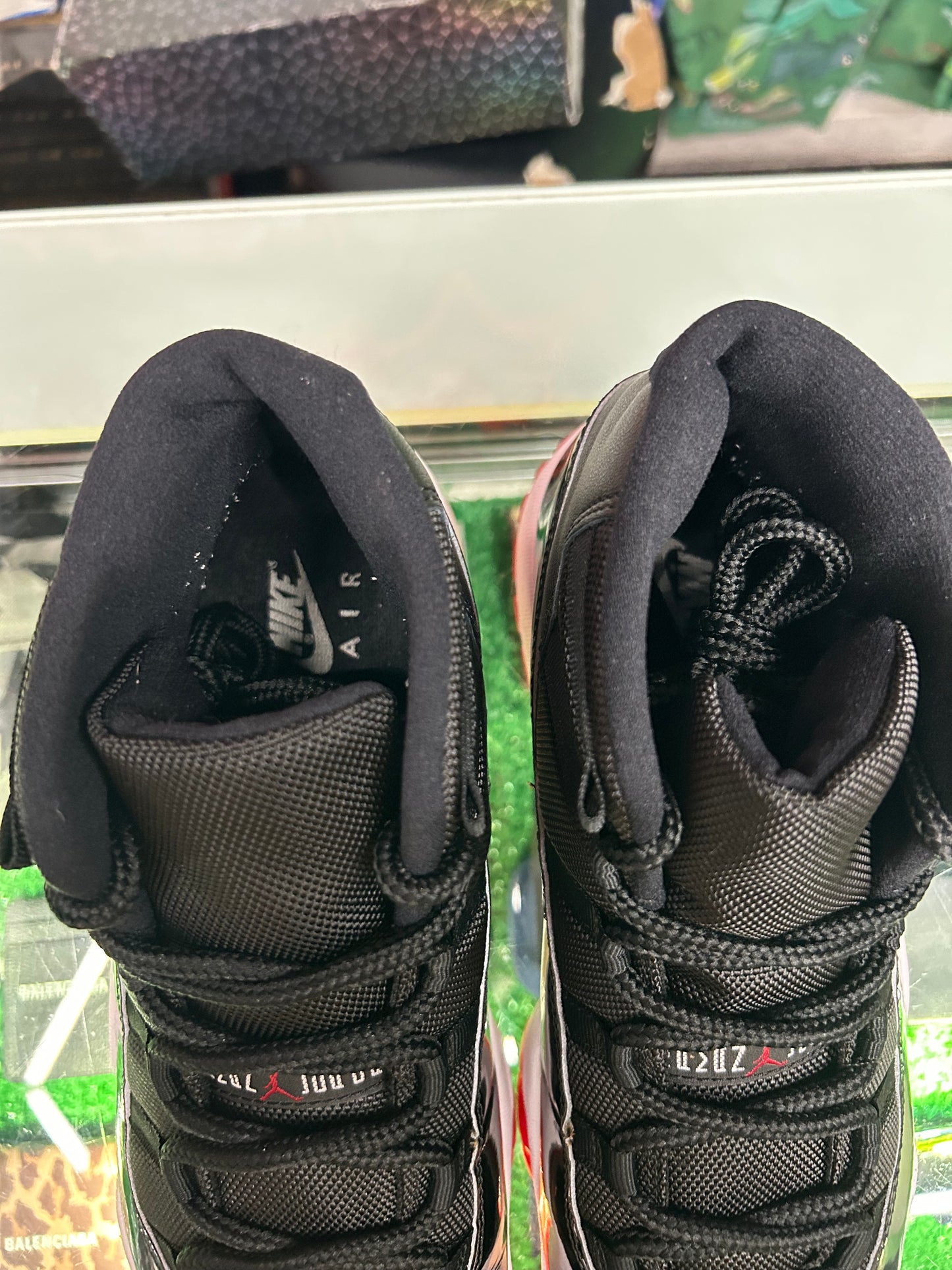 JORDAN 11 PLAYOFF BRED (PRE-OWNED W/ BOX)