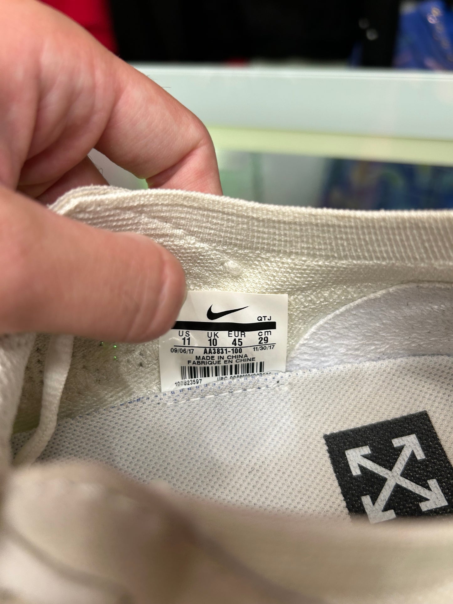 OFF-WHITE NIKE VAPORMAX THE 10 (PRE-OWNED / WITH BOX)