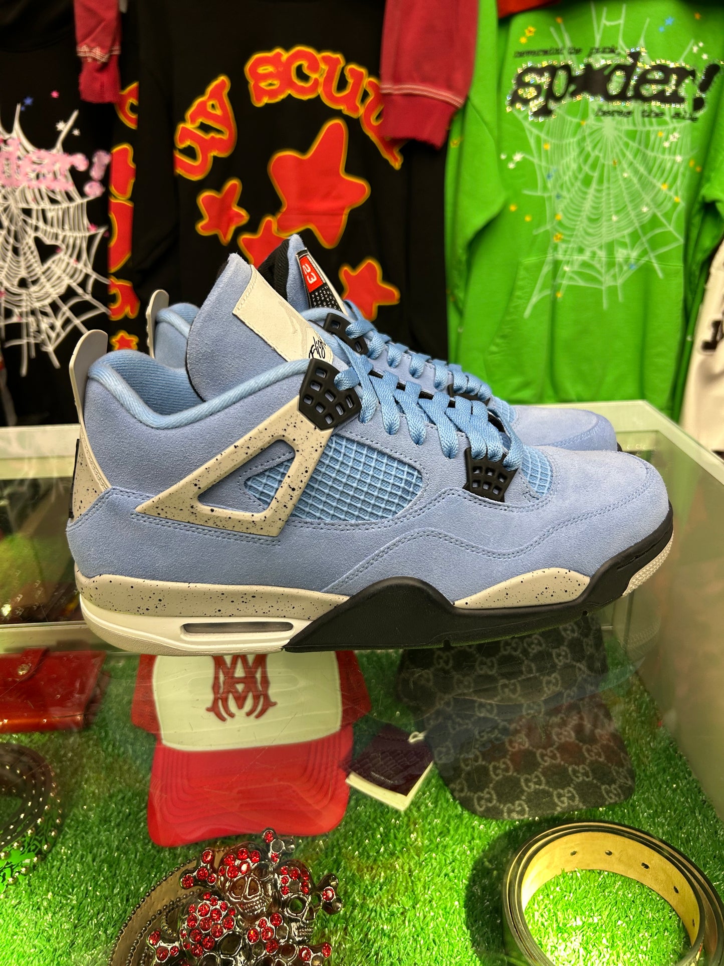 JORDAN 4 RETRO UNIVERSITY BLUE (PRE-OWNED W/ BOX)