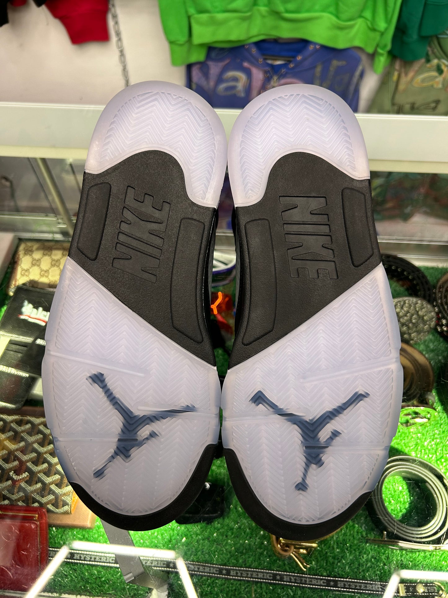 JORDAN 5 BLACK METALLIC (PRE-OWNED W/ BOX)