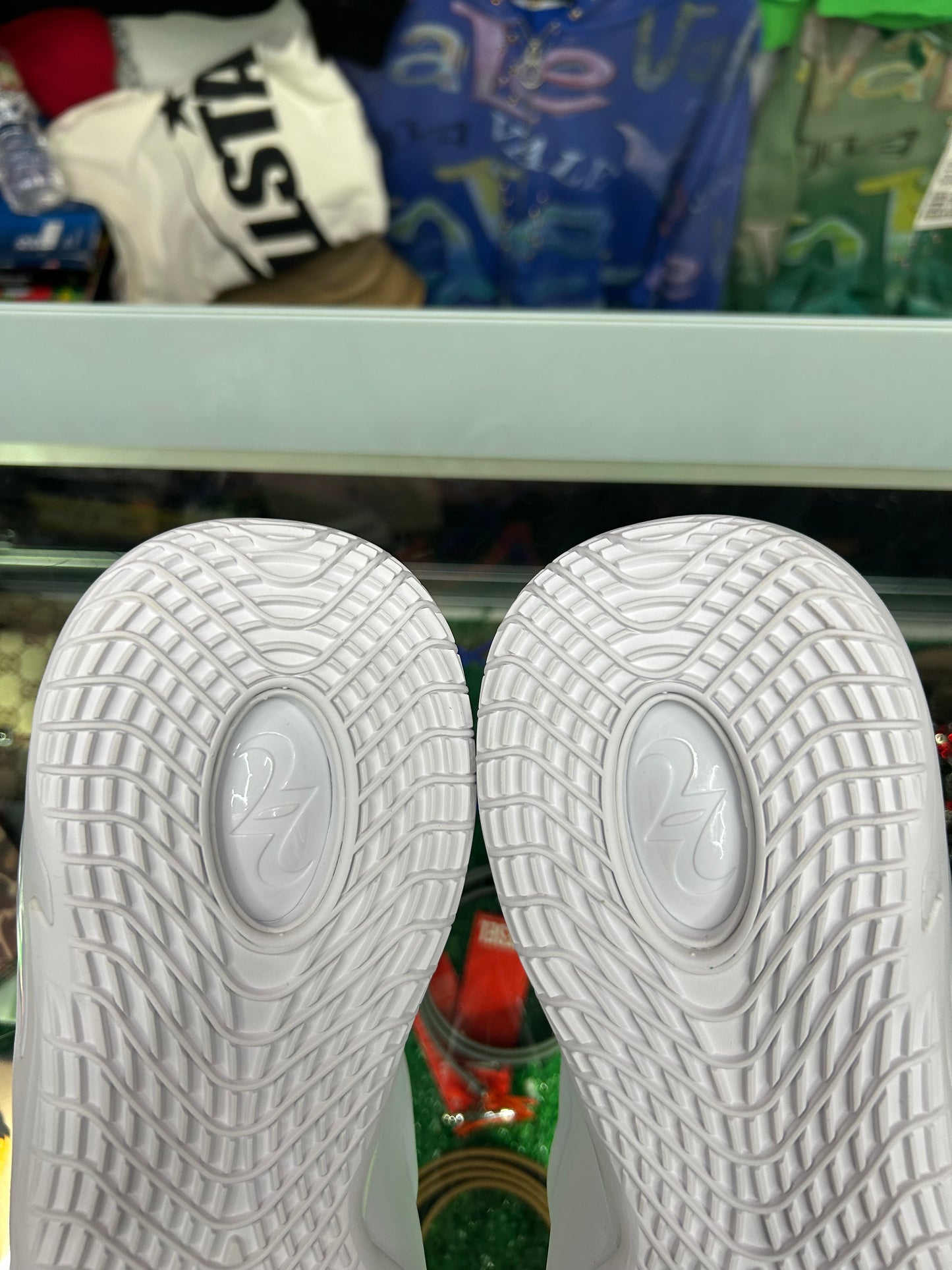 SHAI 001 WHITE (PRE-OWNED W/ BOX)