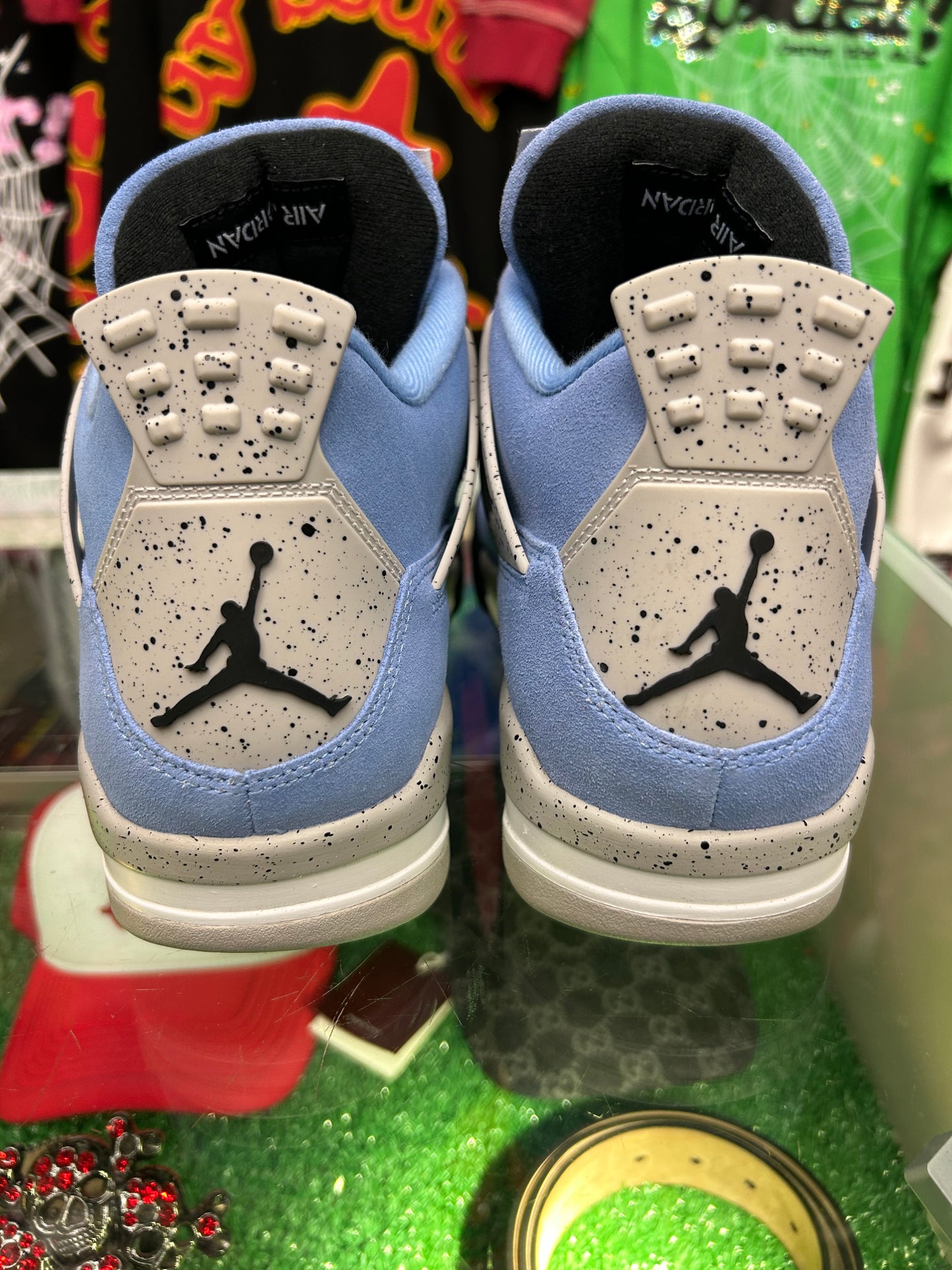JORDAN 4 RETRO UNIVERSITY BLUE (PRE-OWNED W/ BOX)