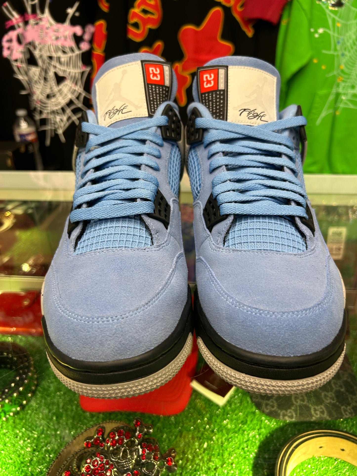 JORDAN 4 RETRO UNIVERSITY BLUE (PRE-OWNED W/ BOX)