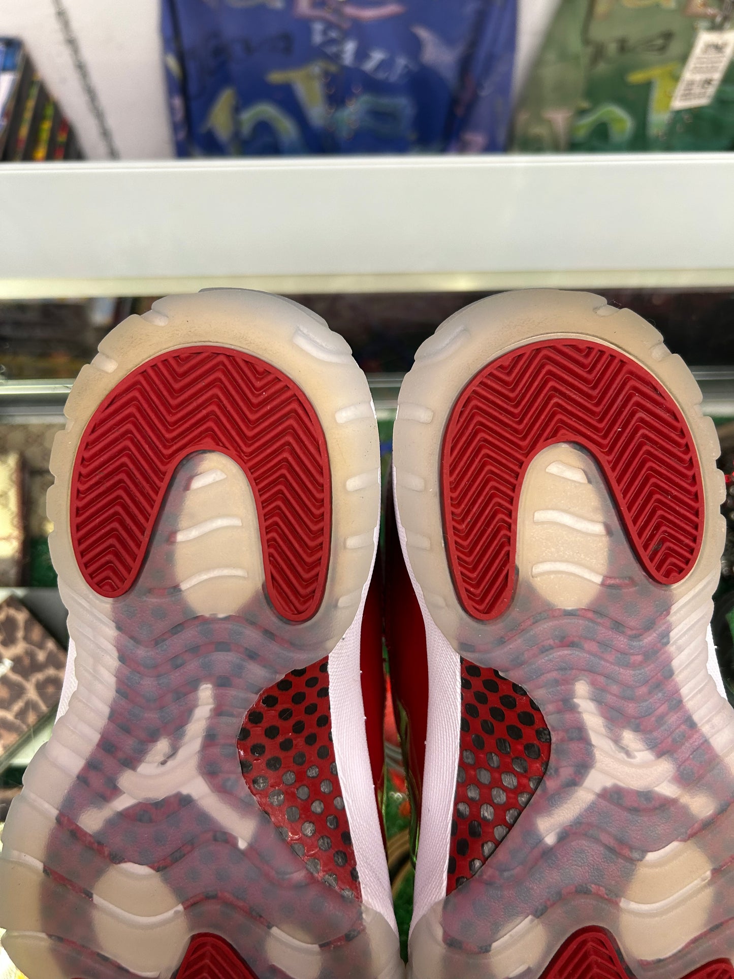 JORDAN 11 CHERRY (PRE-OWNED W/ BOX)