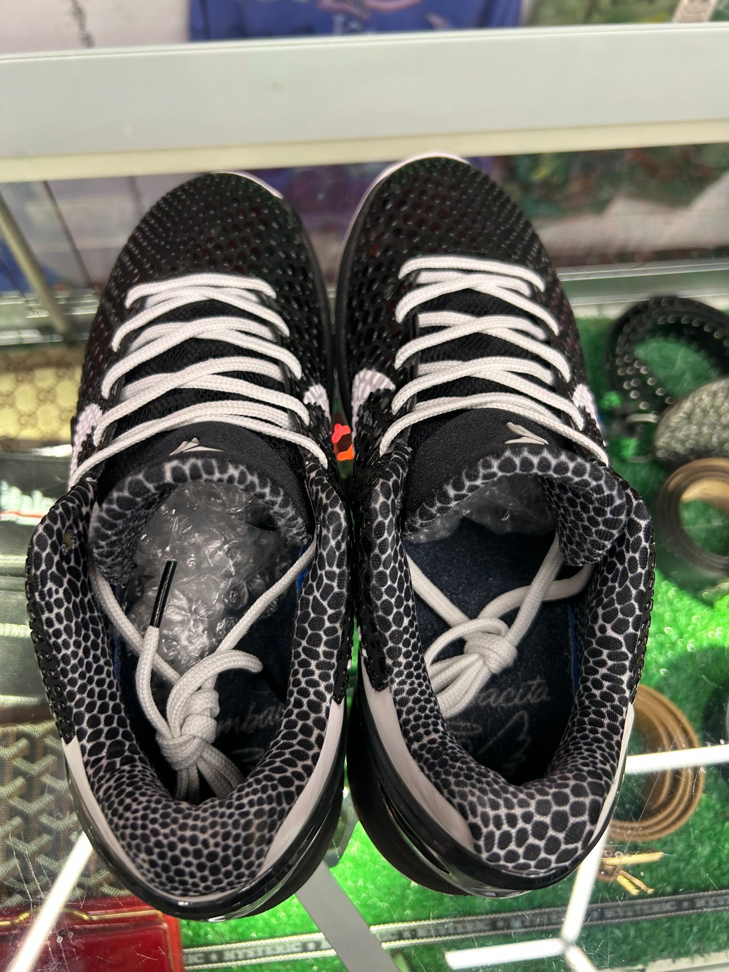 KOBE 6 MAMBACITA SWEET 16 (PRE-OWNED NO BOX) (FLAWS IN PHOTOS)
