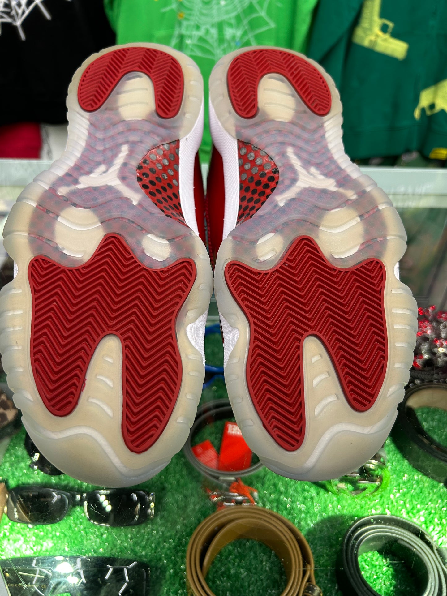 JORDAN 11 CHERRY (PRE-OWNED W/ BOX)