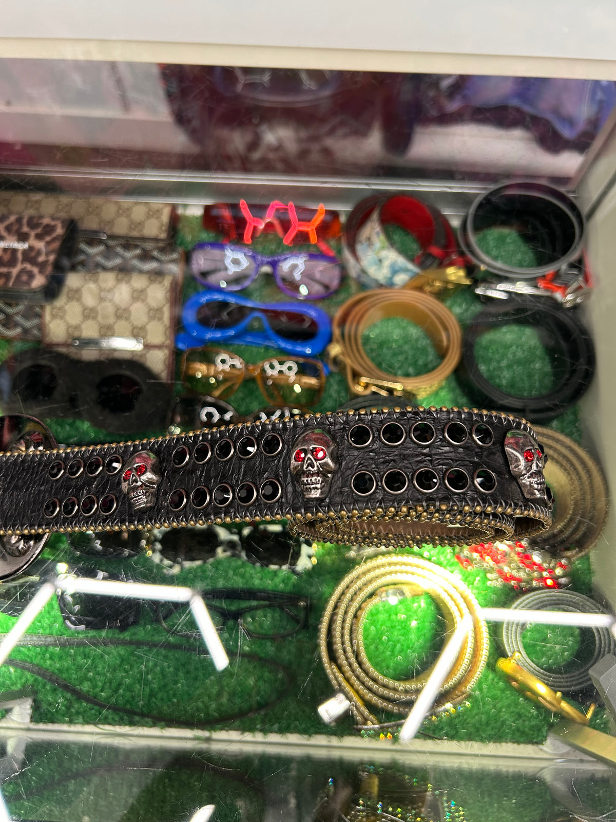 B.B. SIMON SKULL BLACK RED STUDDED BELT (PRE-OWNED) (SIZE 36)