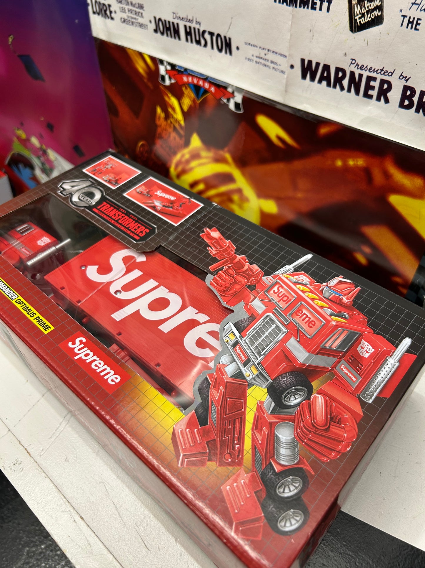 SUPREME TRANSFORMERS G1 OPTIMUS PRIME FIGURE (BRAND NEW)