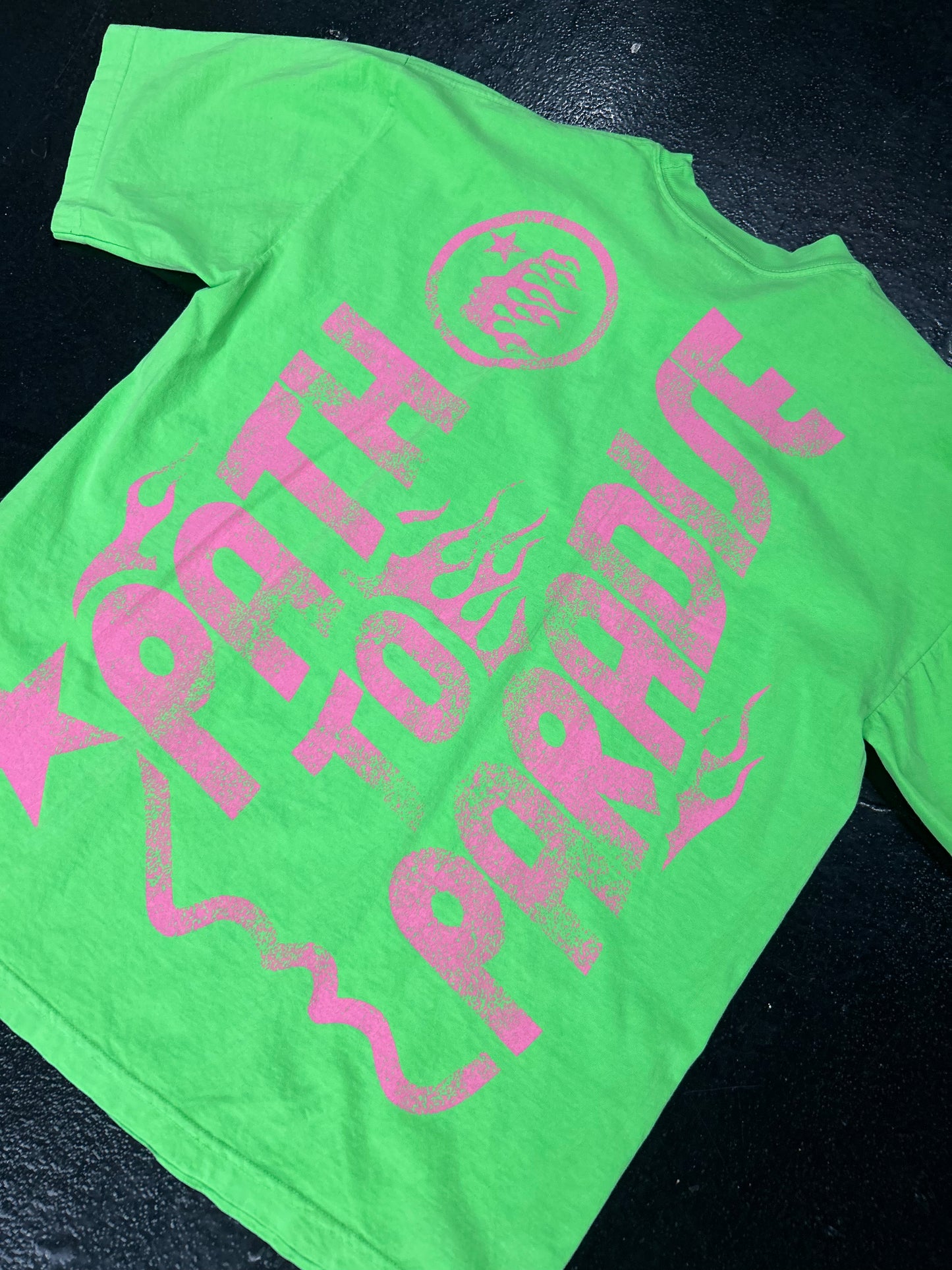 HELLSTAR NEON GREEN PINK  PATH TO PARADISE TEE (BRAND NEW)