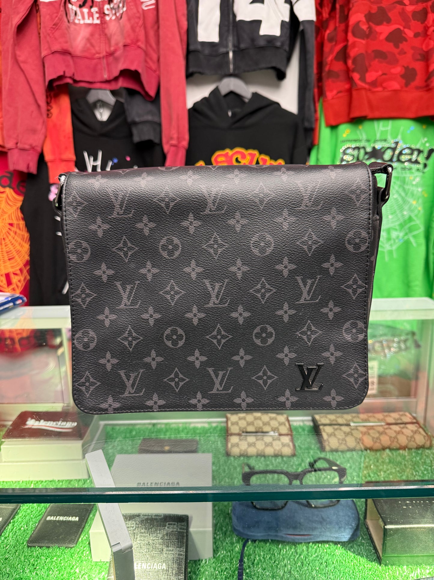 LOUIS VUITTON LV DISTRICT PM (PRE-OWNED)