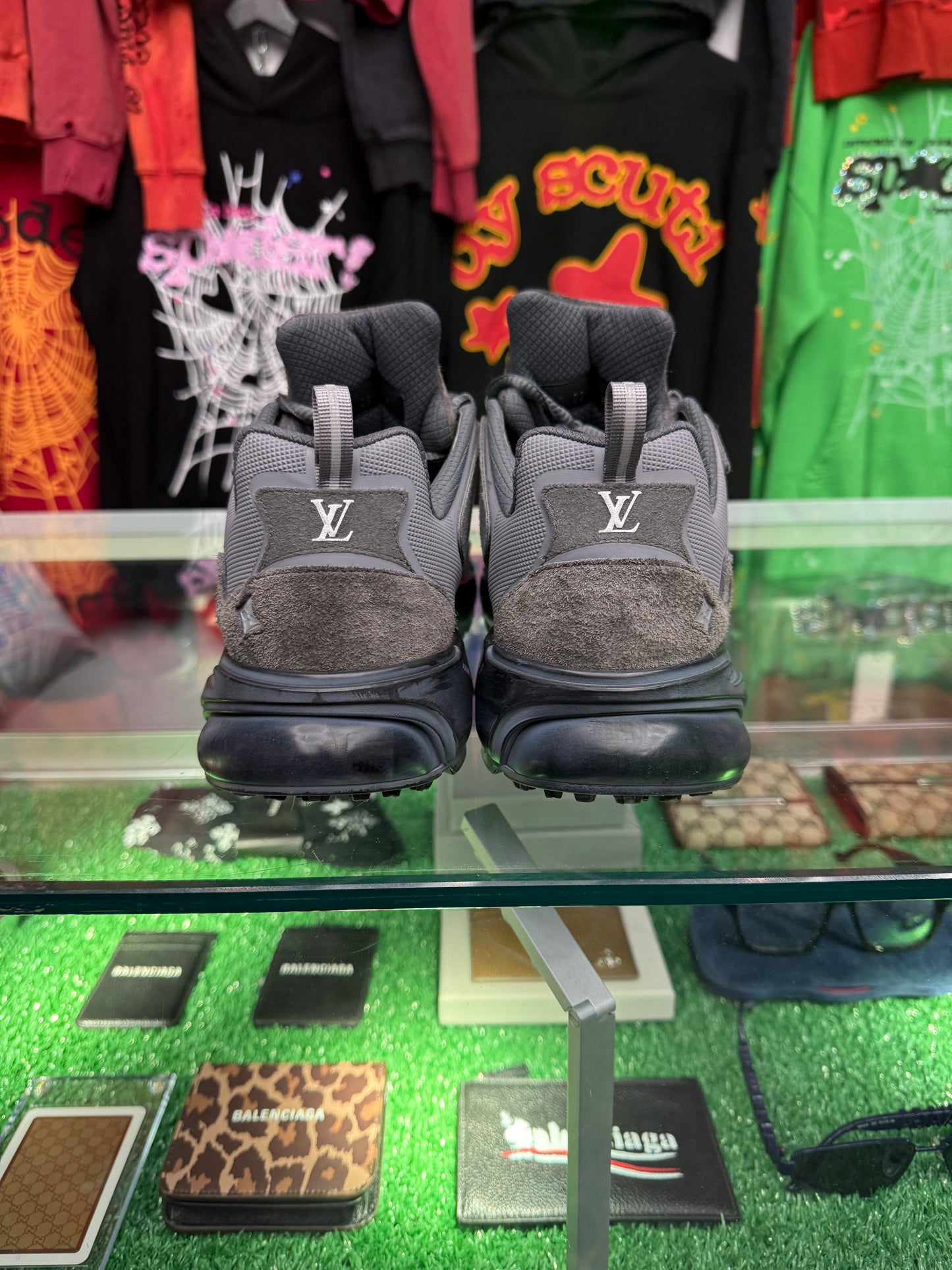 LOUIS VUITTON LV TATIC RUNNER SNEAKER (PRE-OWNED NO BOX)
