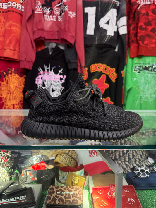 YEEZY BOOST PIRATE BLACK (PRE-OWNED W/ BOX)