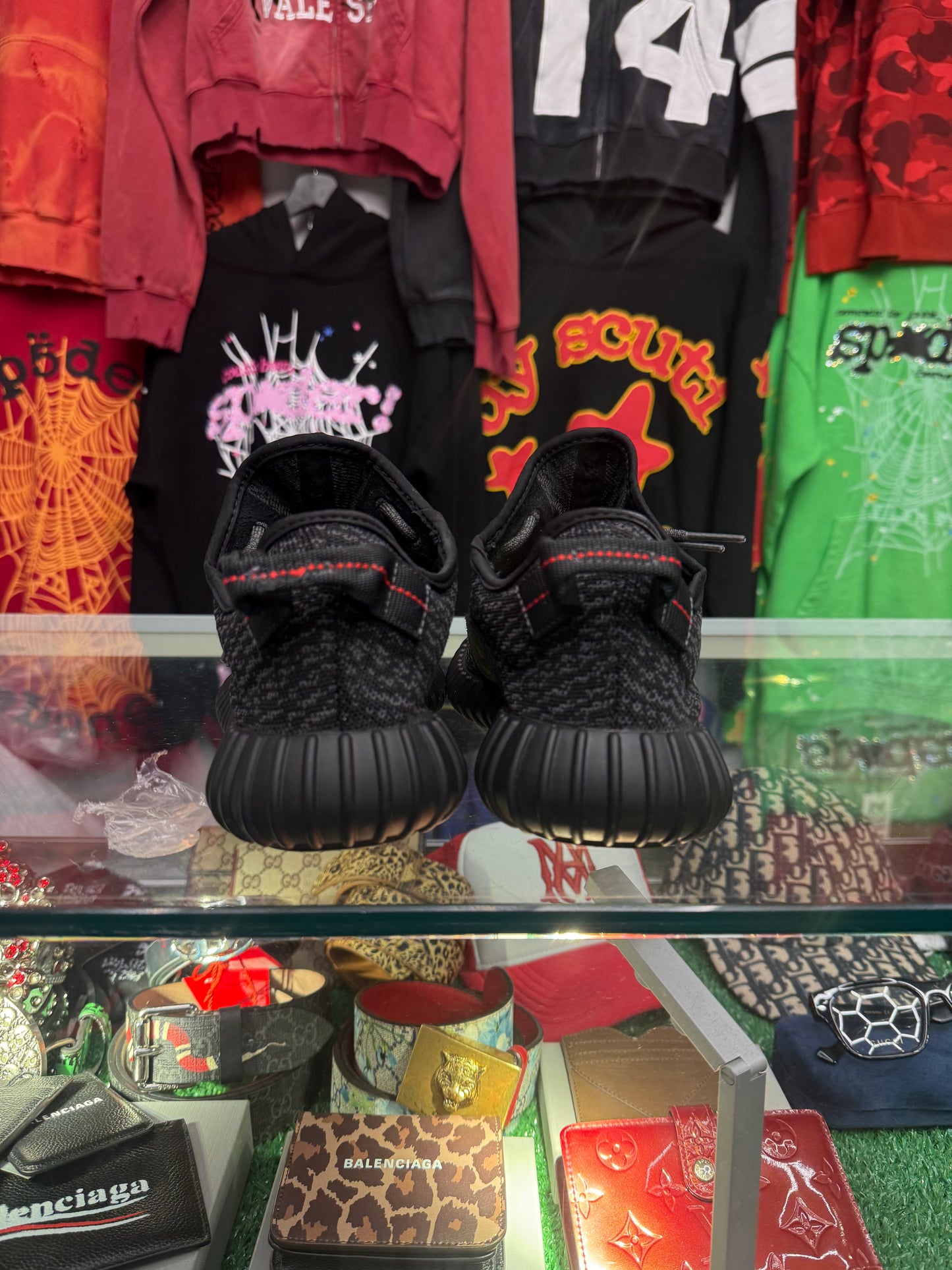 YEEZY BOOST PIRATE BLACK (PRE-OWNED W/ BOX)
