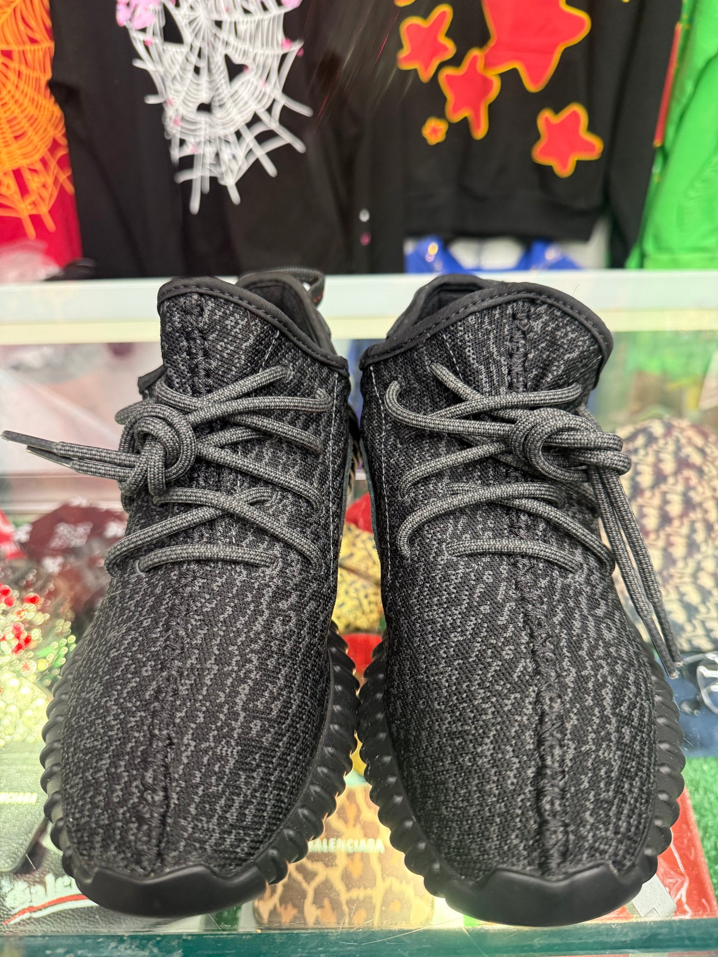 YEEZY BOOST PIRATE BLACK (PRE-OWNED W/ BOX)