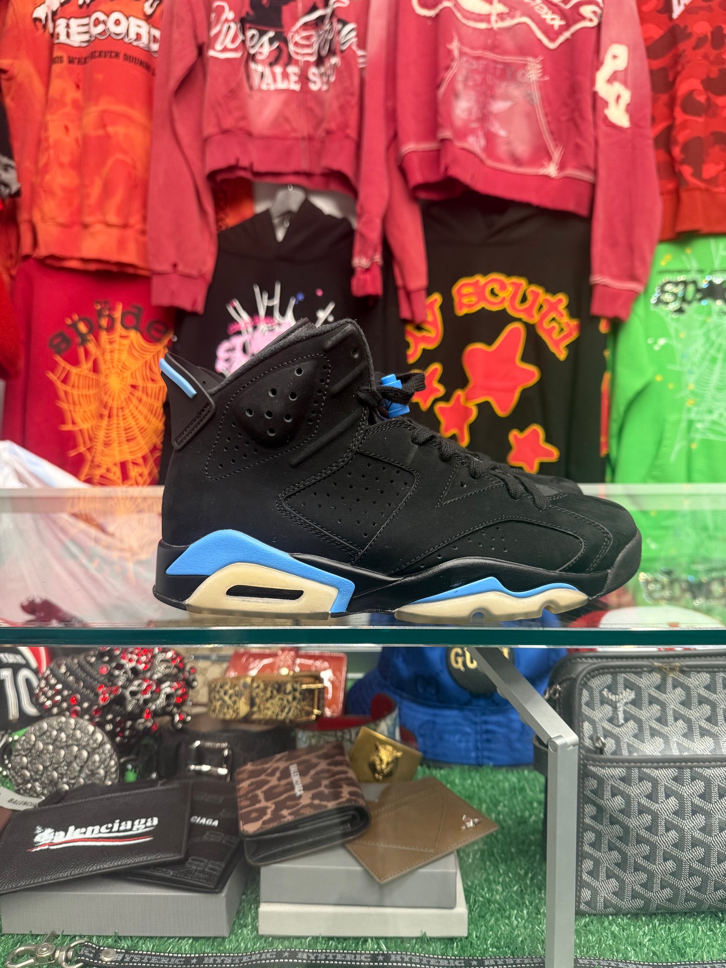 JORDAN RETRO 4 UNC (PRE-OWNED W/ BOX)